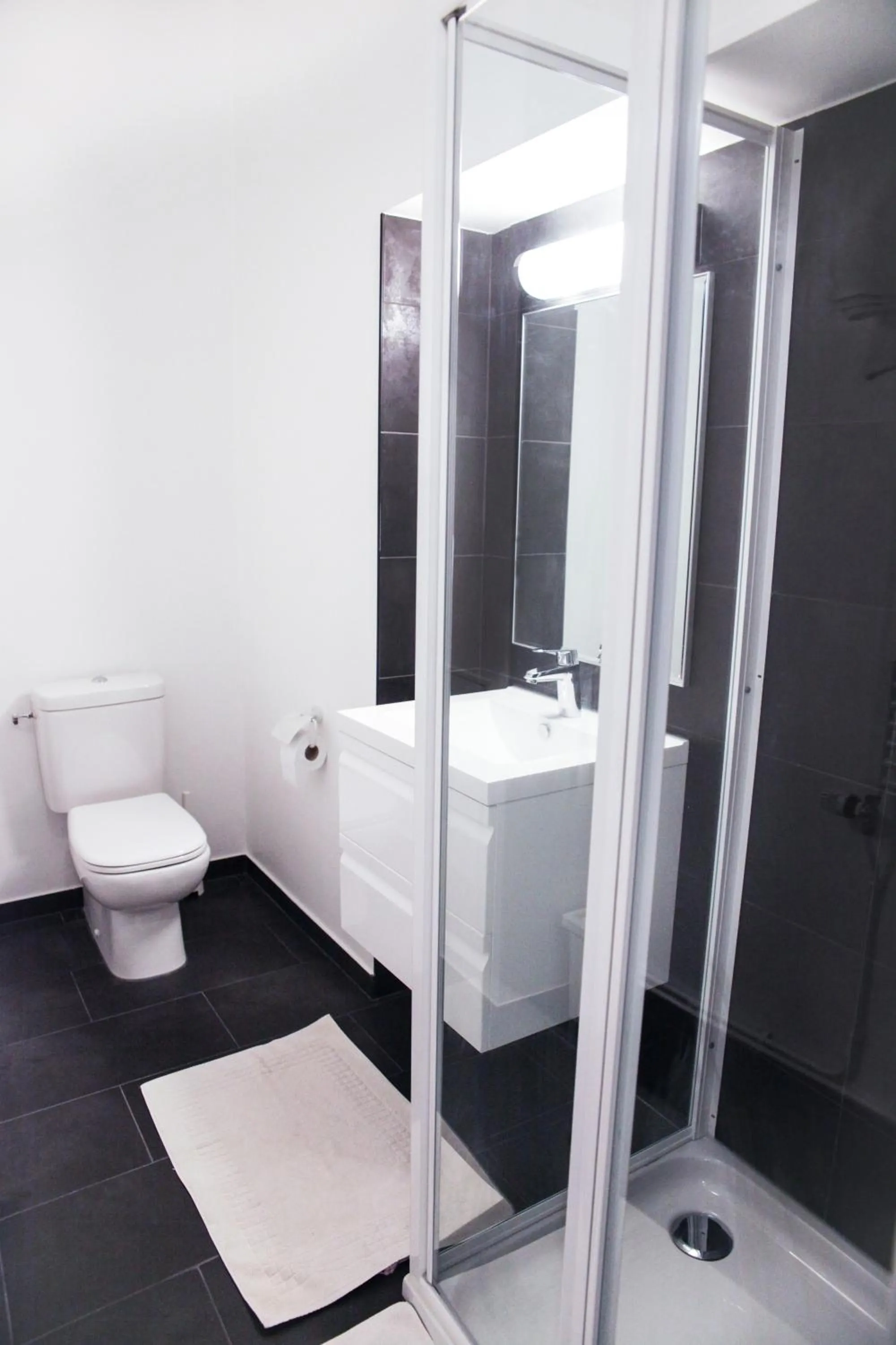 Bathroom in Hotel Satellite