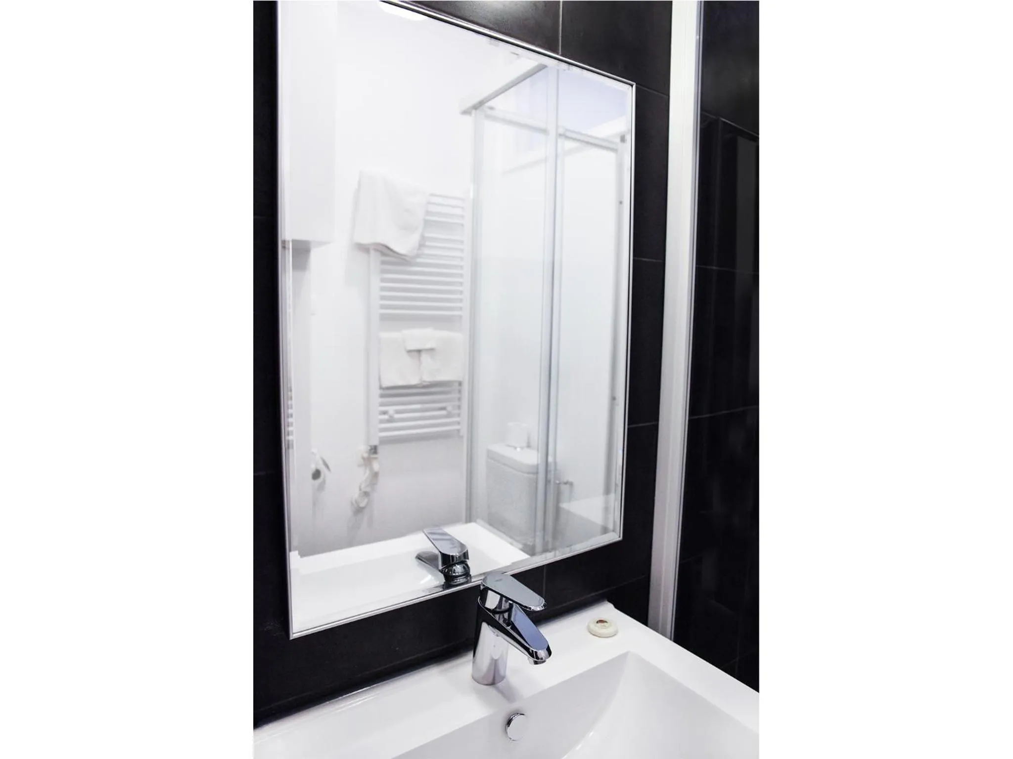 Bathroom in Hotel Satellite