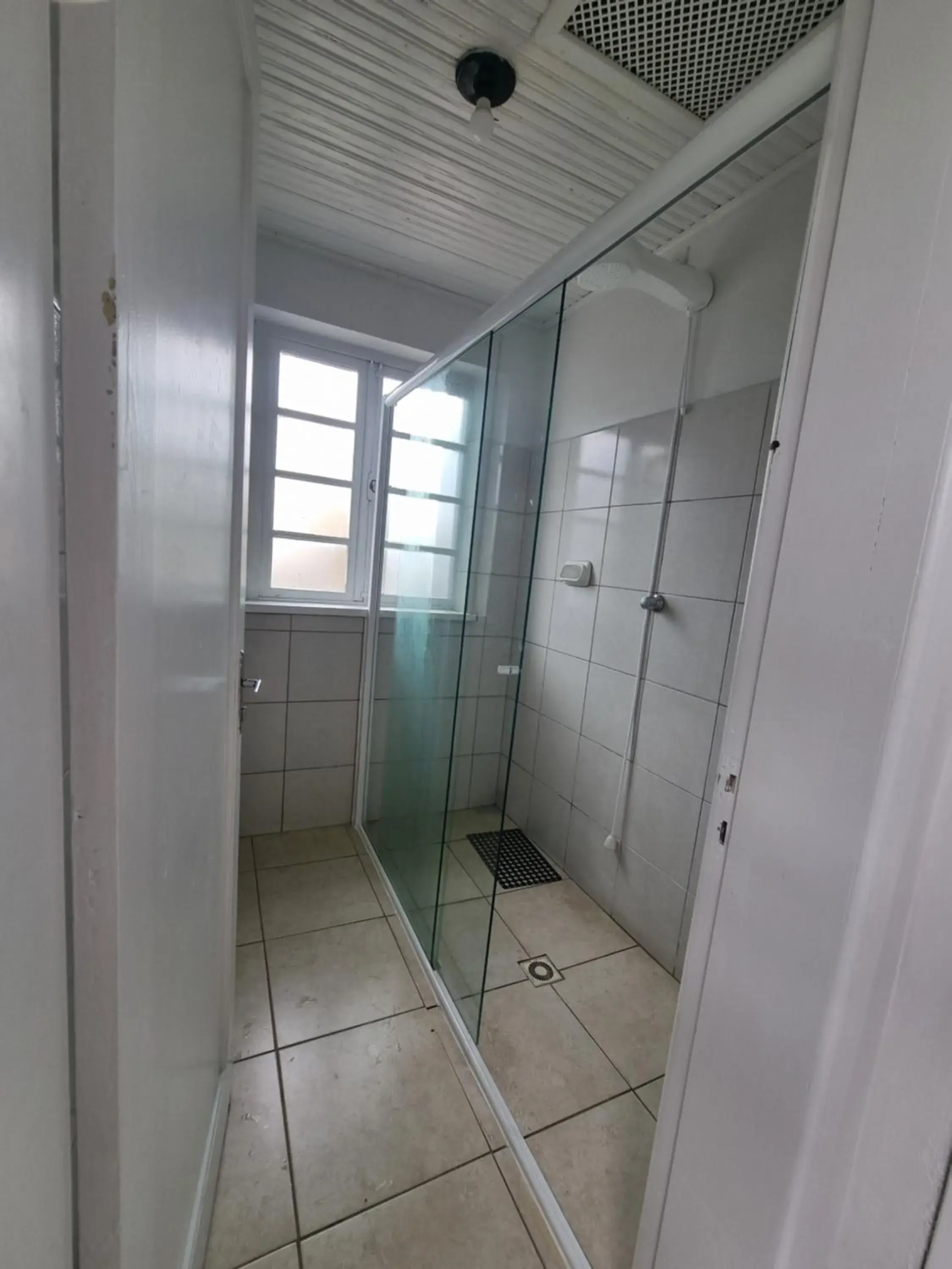 Single Room with Shared Shower and Toilet - single occupancy in Hotel Real Koerich 24h Single Room with Shared Shower and Toilet - single occupancy in Hotel Real Koerich 24h