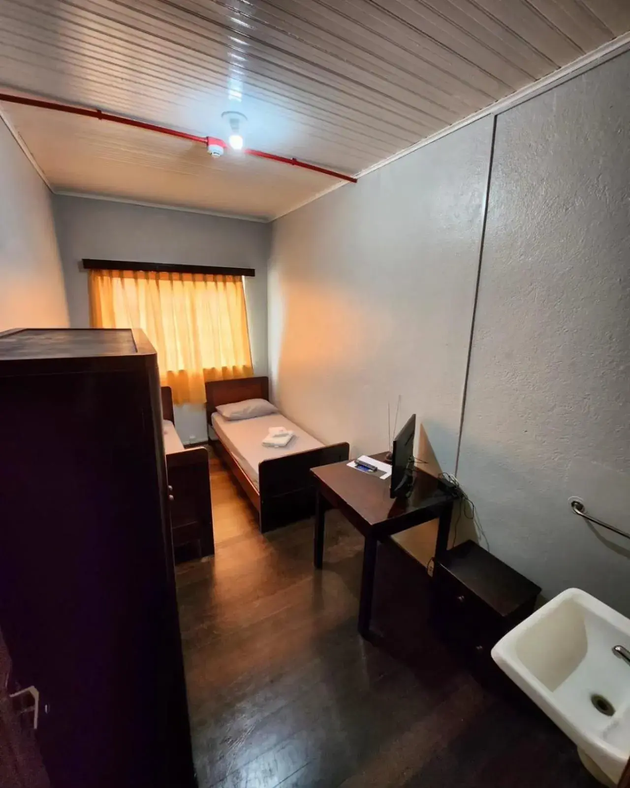 Standard Double Room with Shared Bathroom - single occupancy in Hotel Real Koerich 24h Standard Double Room with Shared Bathroom - single occupancy in Hotel Real Koerich 24h