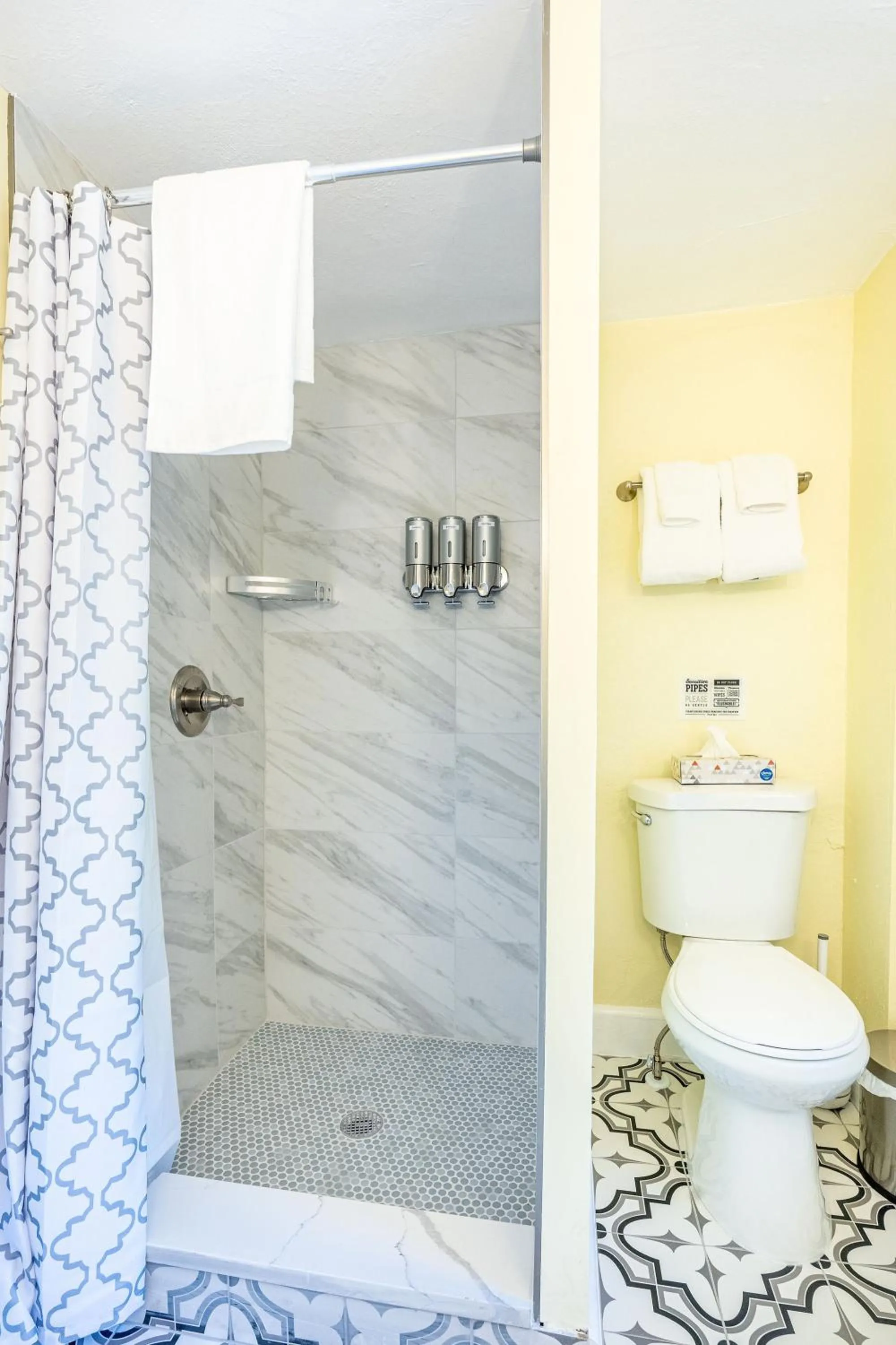 Shower in Chimney Hill Estate Inn