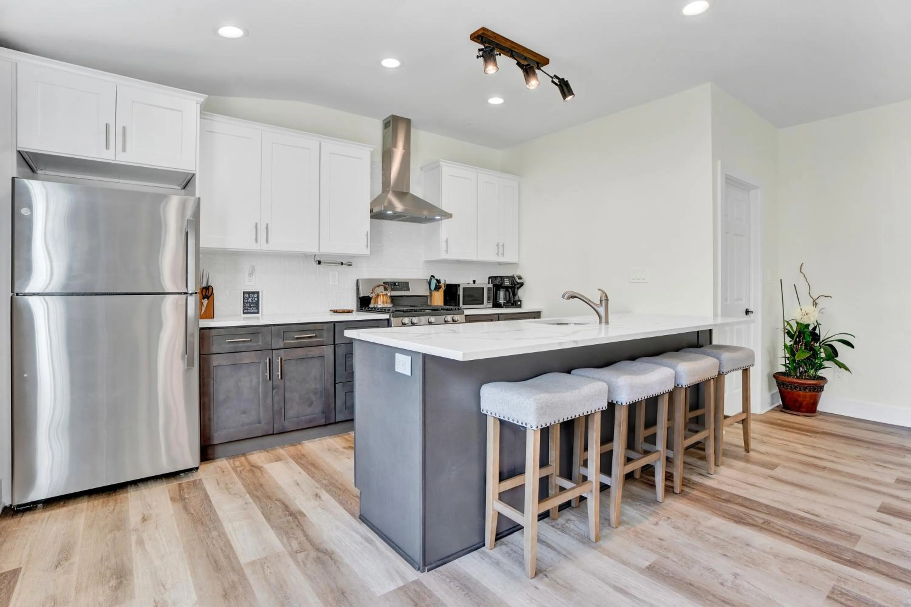 Kitchen or kitchenette in Chimney Hill Estate Inn