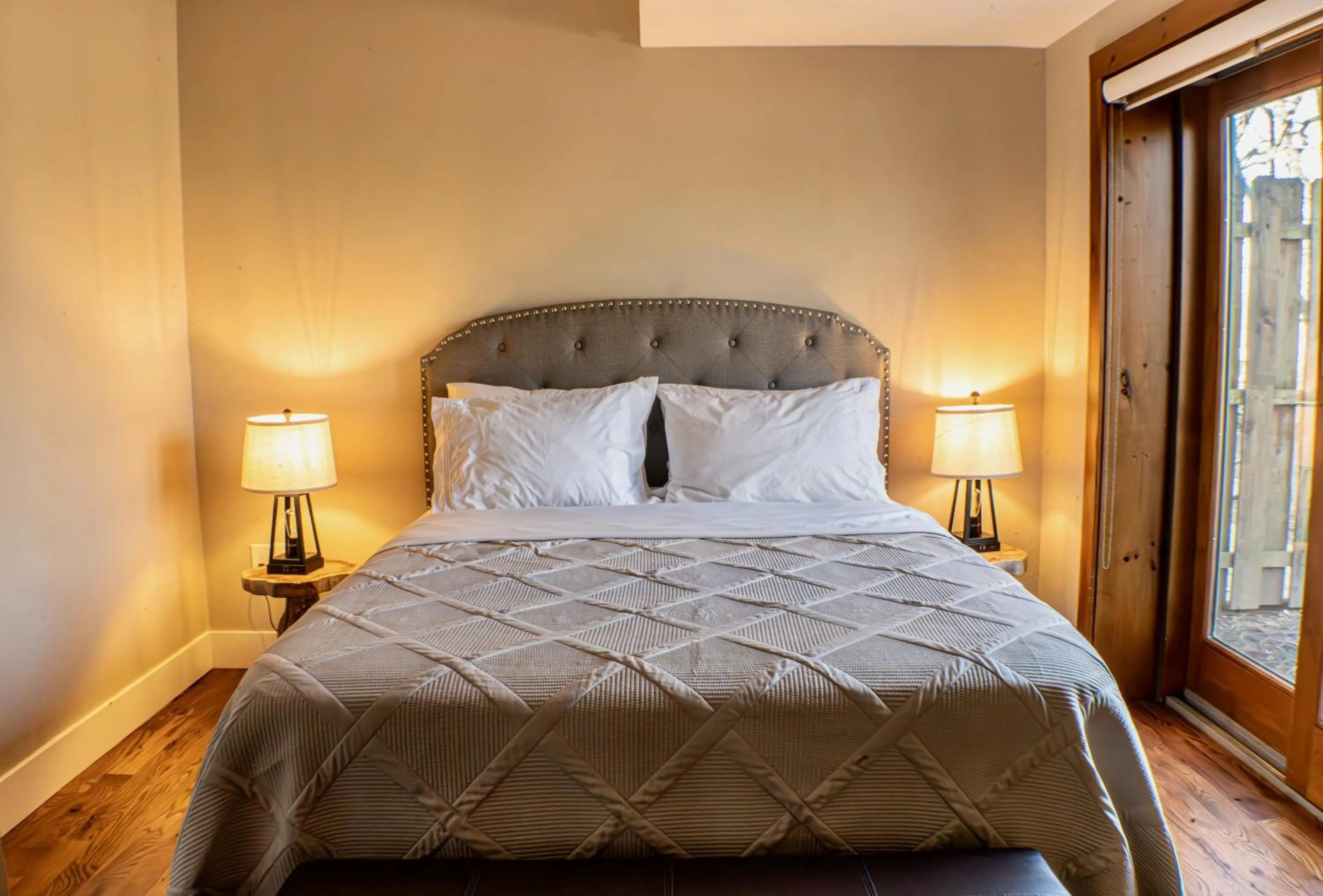 Bed in Chimney Hill Estate Inn