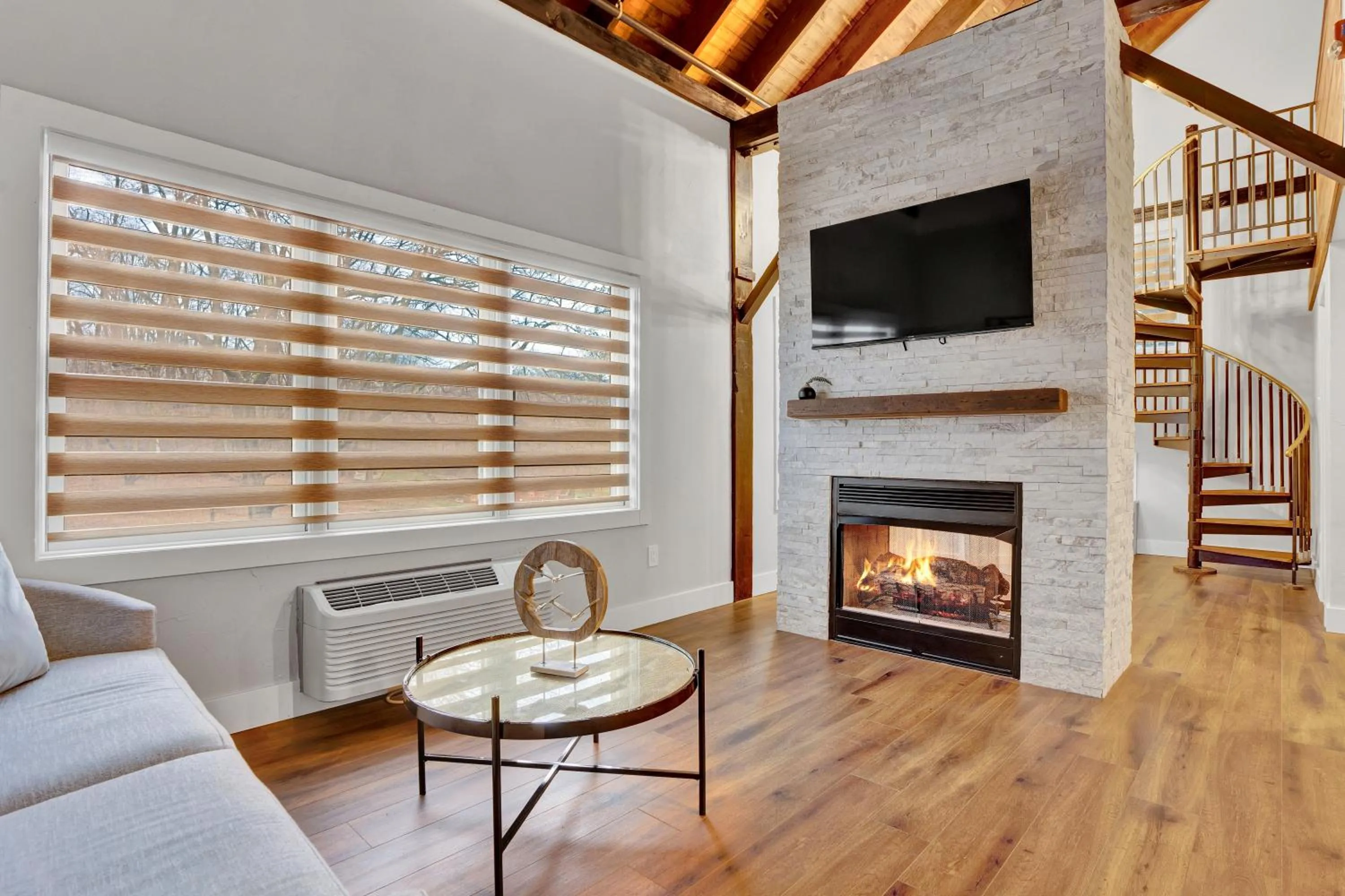 TV and multimedia in Chimney Hill Estate Inn