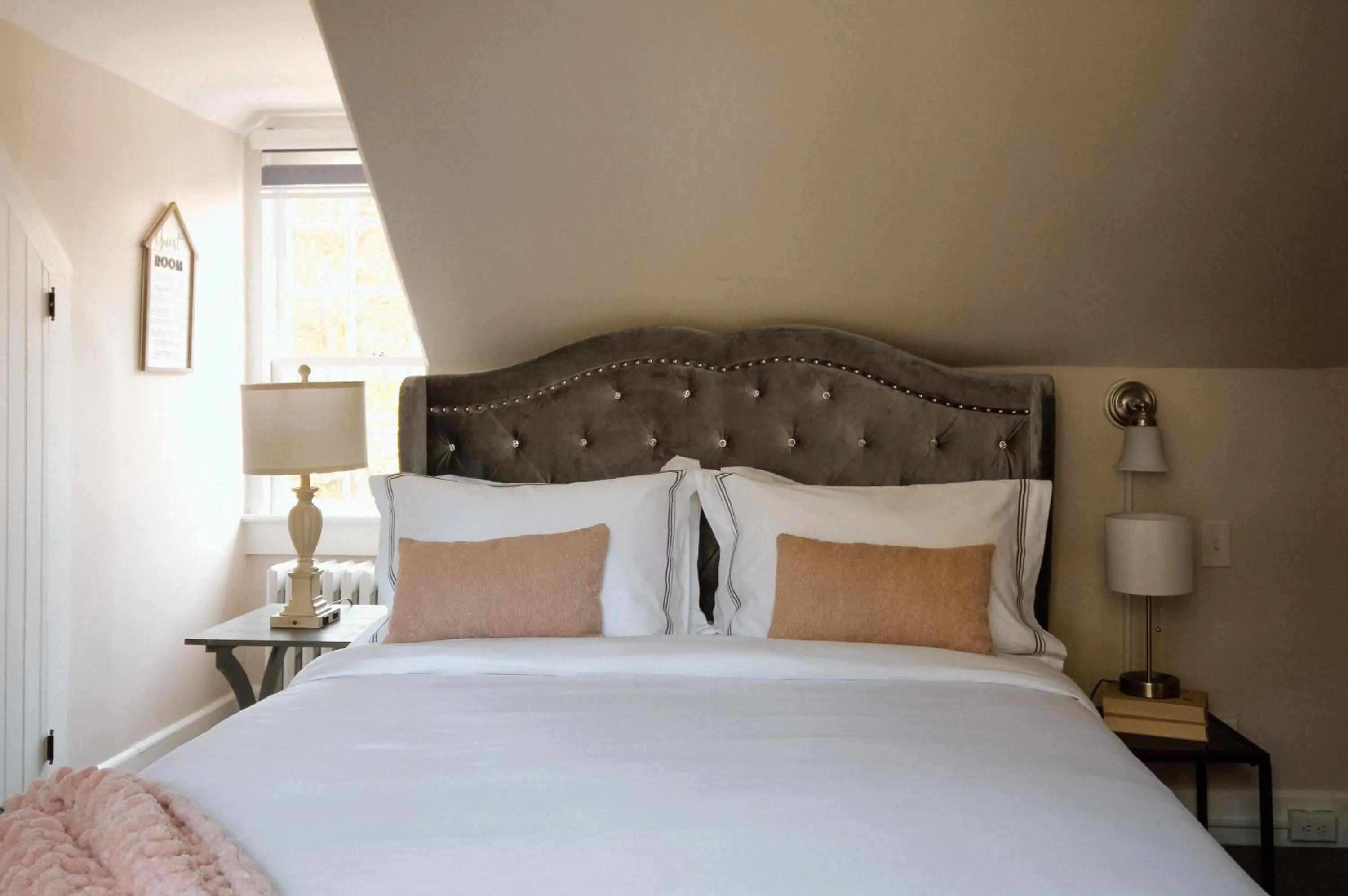 Bed in Chimney Hill Estate Inn