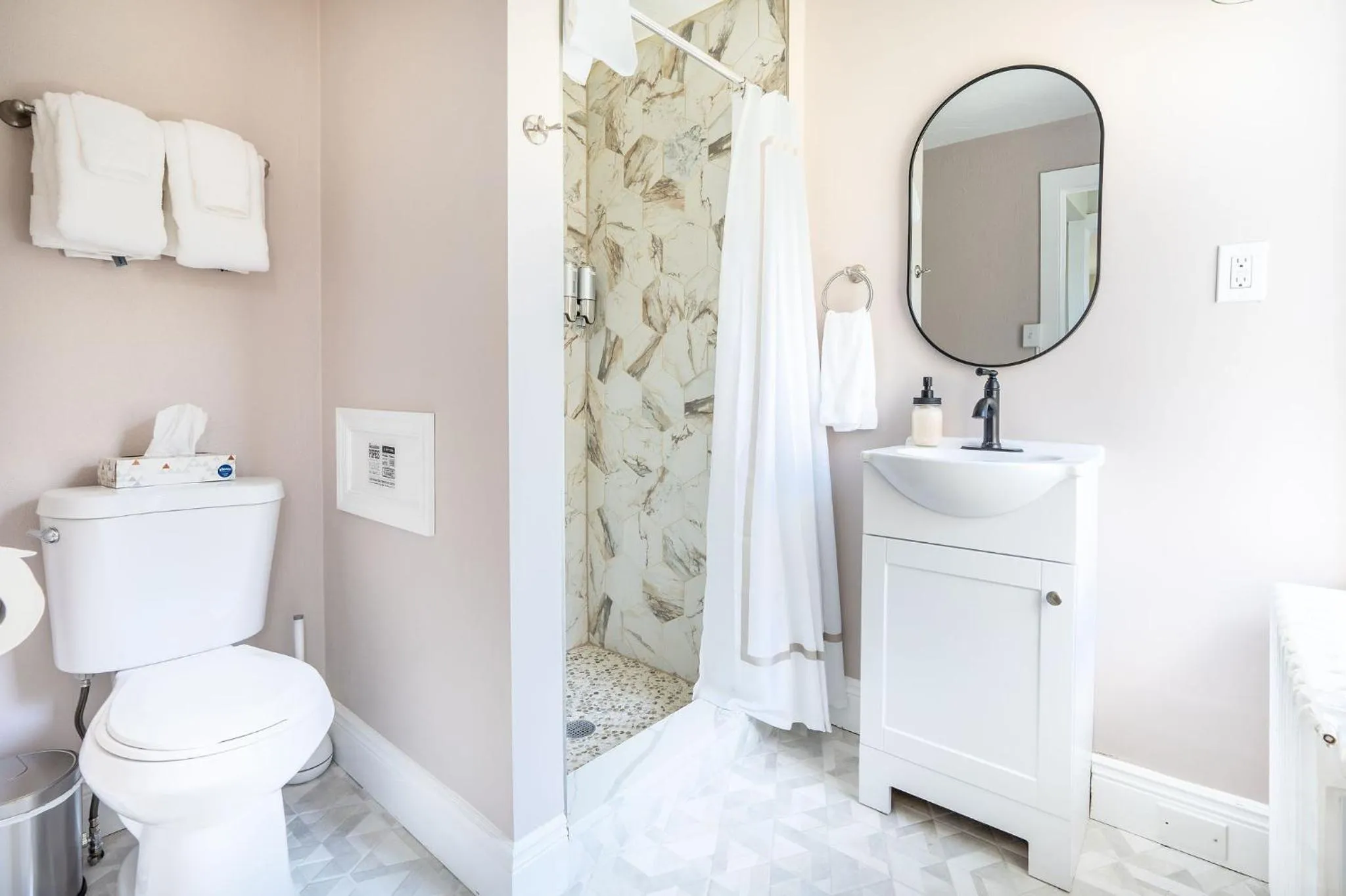 Shower in Chimney Hill Estate Inn