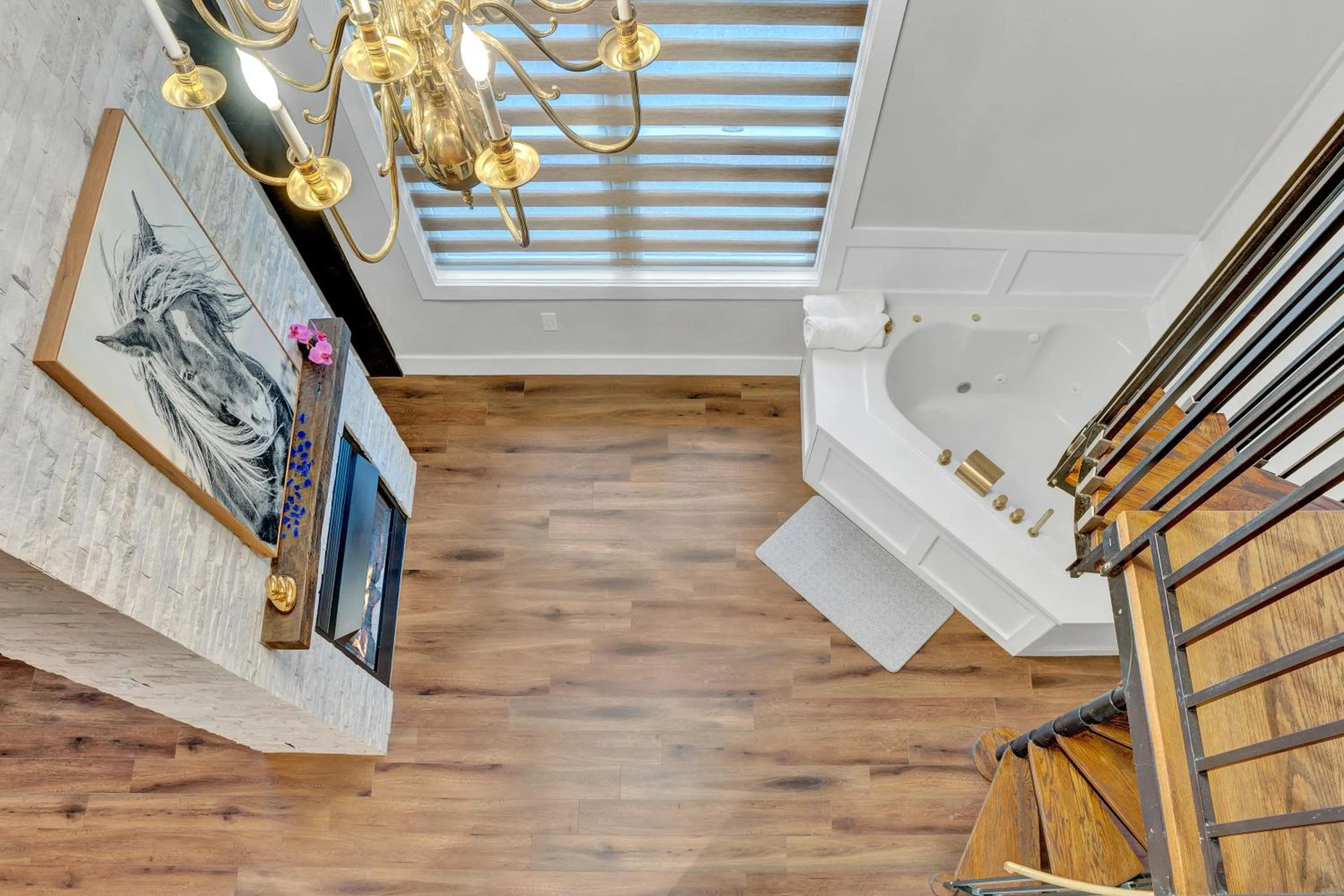 Hot Tub in Chimney Hill Estate Inn