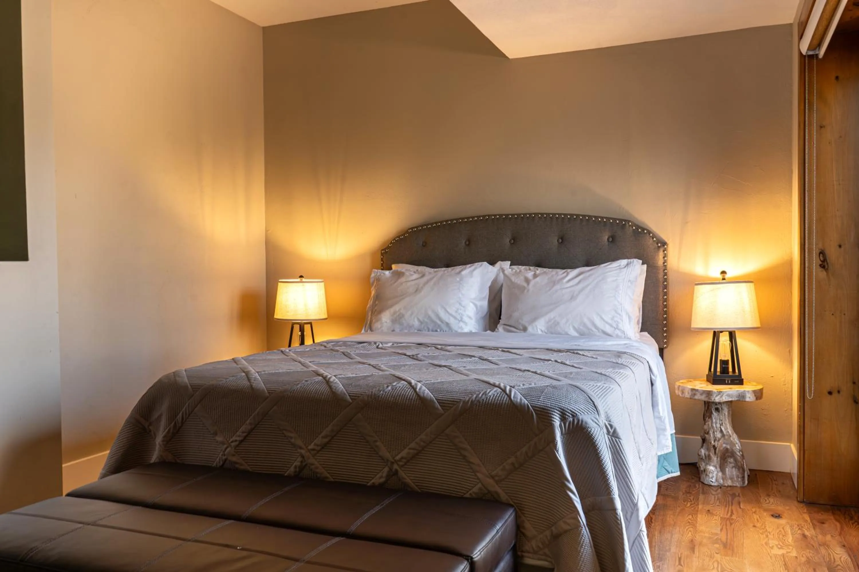 Bed in Chimney Hill Estate Inn