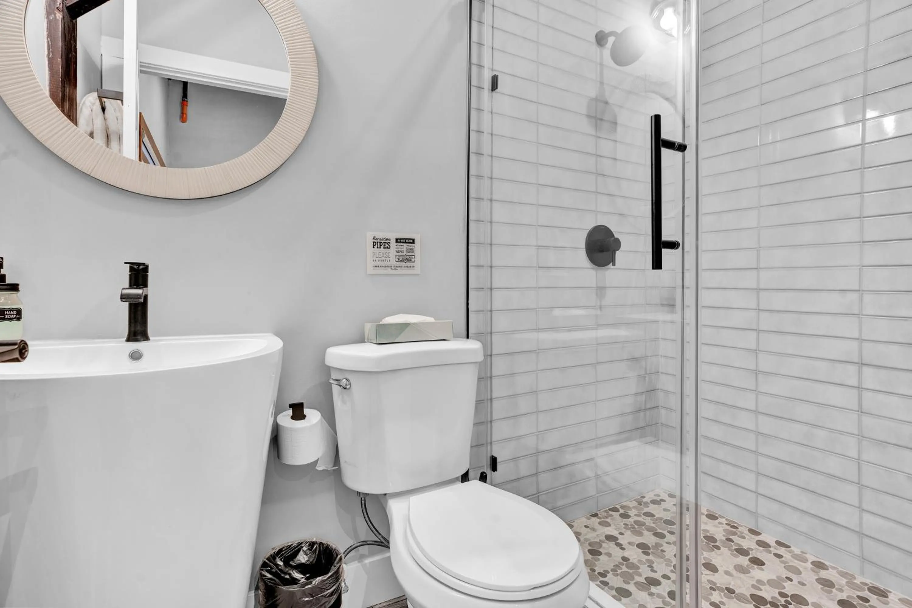 Shower in Chimney Hill Estate Inn