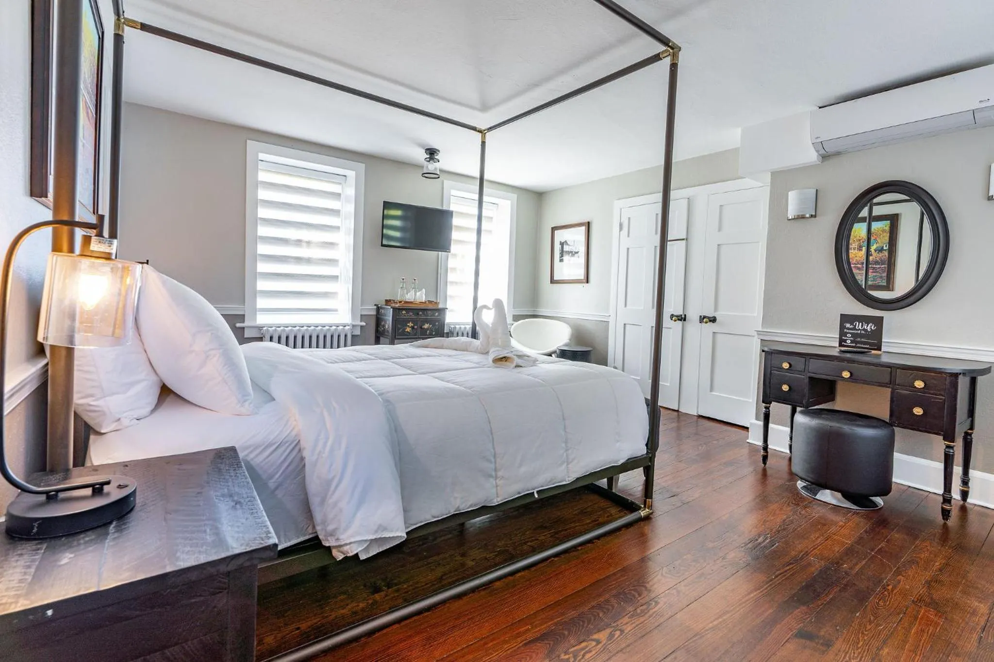 Bed in Chimney Hill Estate Inn