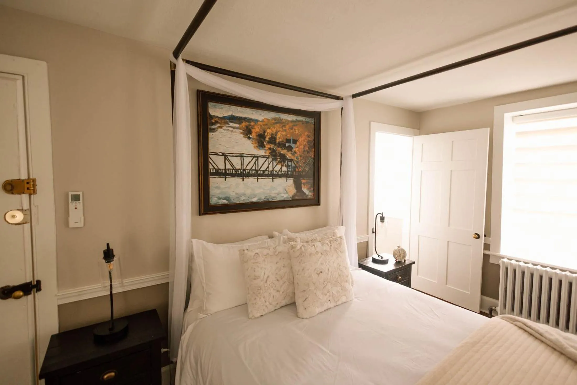 Bed in Chimney Hill Estate Inn