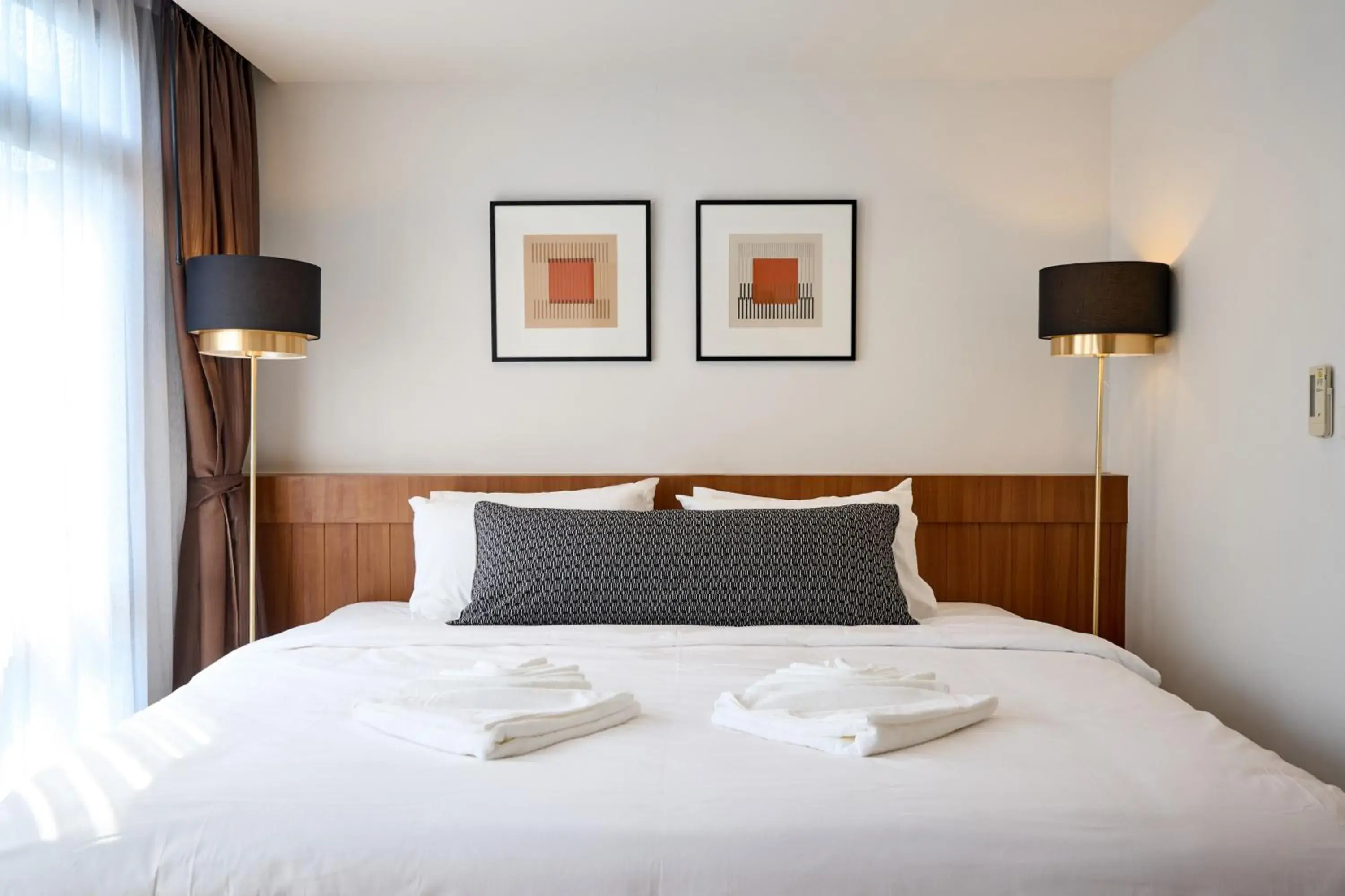 Deluxe Double Room with Bath in Be Phrasingh Hotel Chiang Mai Deluxe Double Room with Bath in Be Phrasingh Hotel Chiang Mai