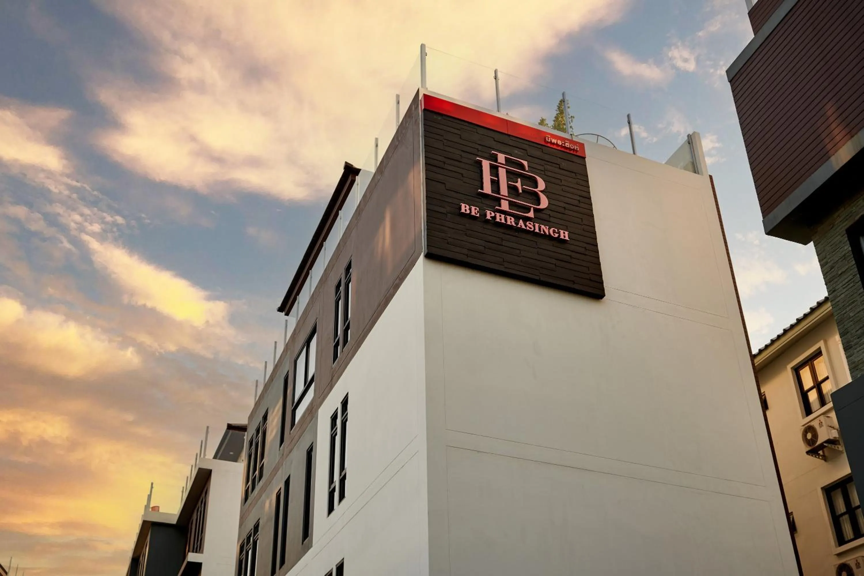 Property building in Be Phrasingh Hotel Chiang Mai
