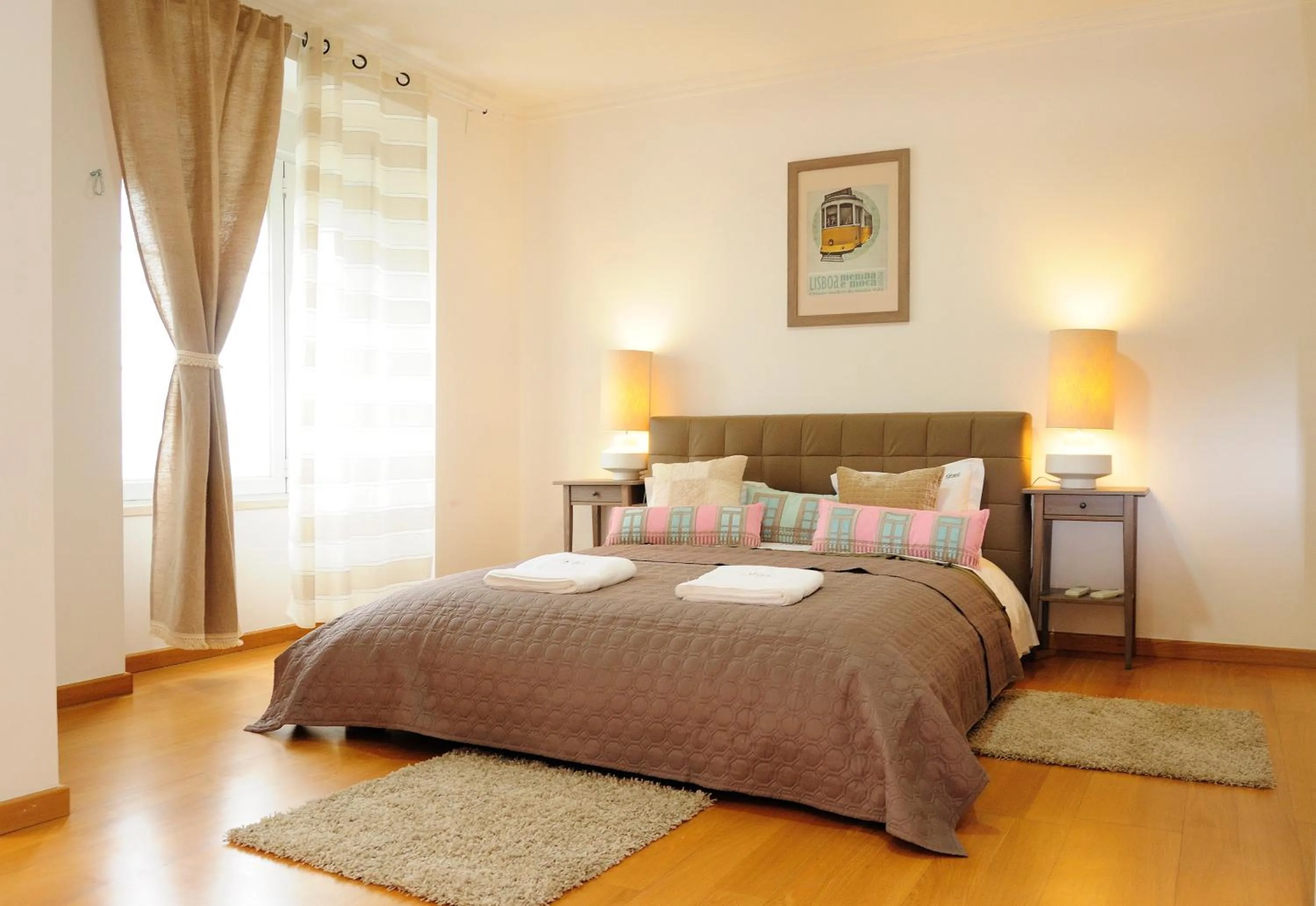 Bedroom, Bed in Cruz Apartments