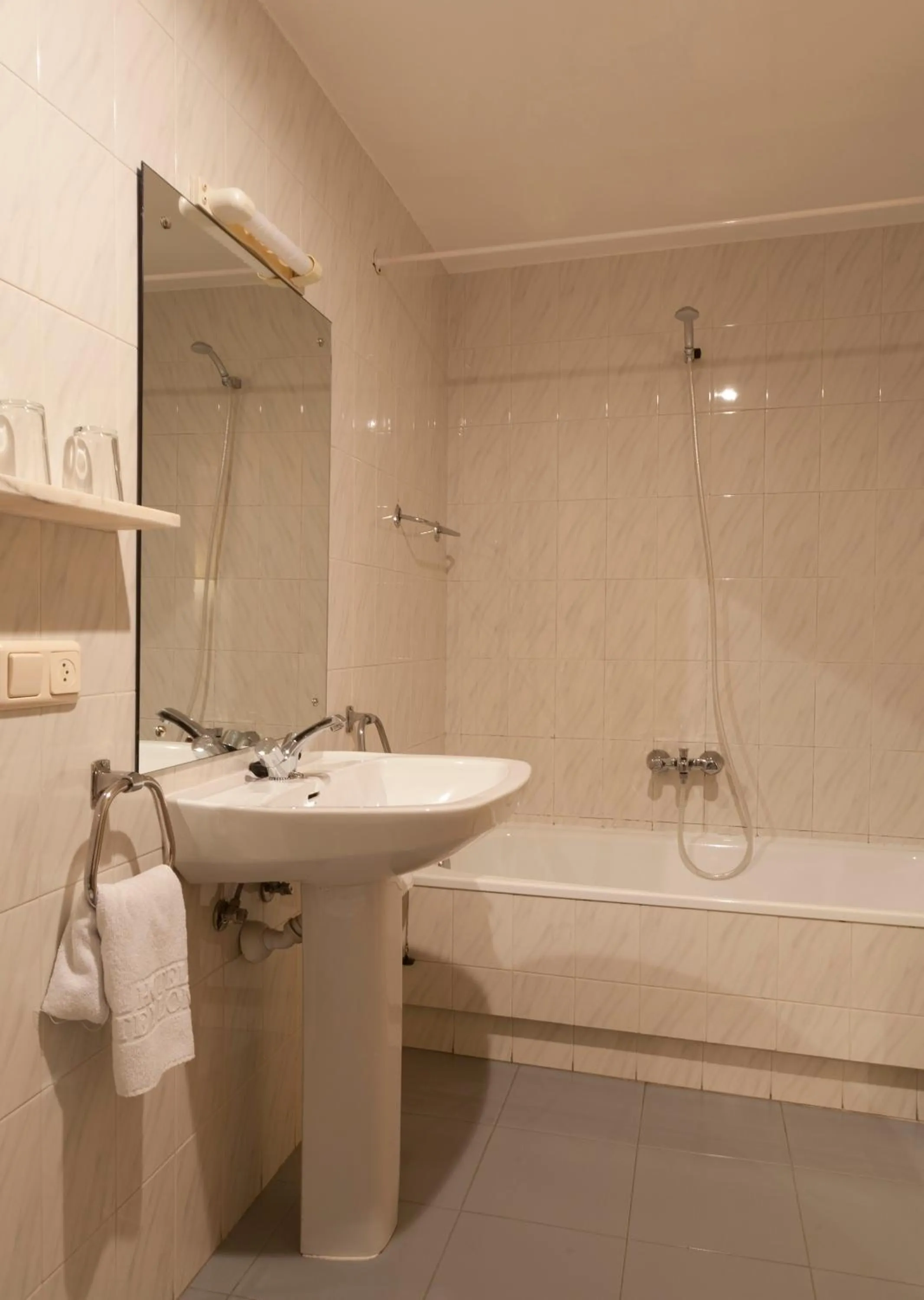 Bathroom in Hotel Norte y Londres