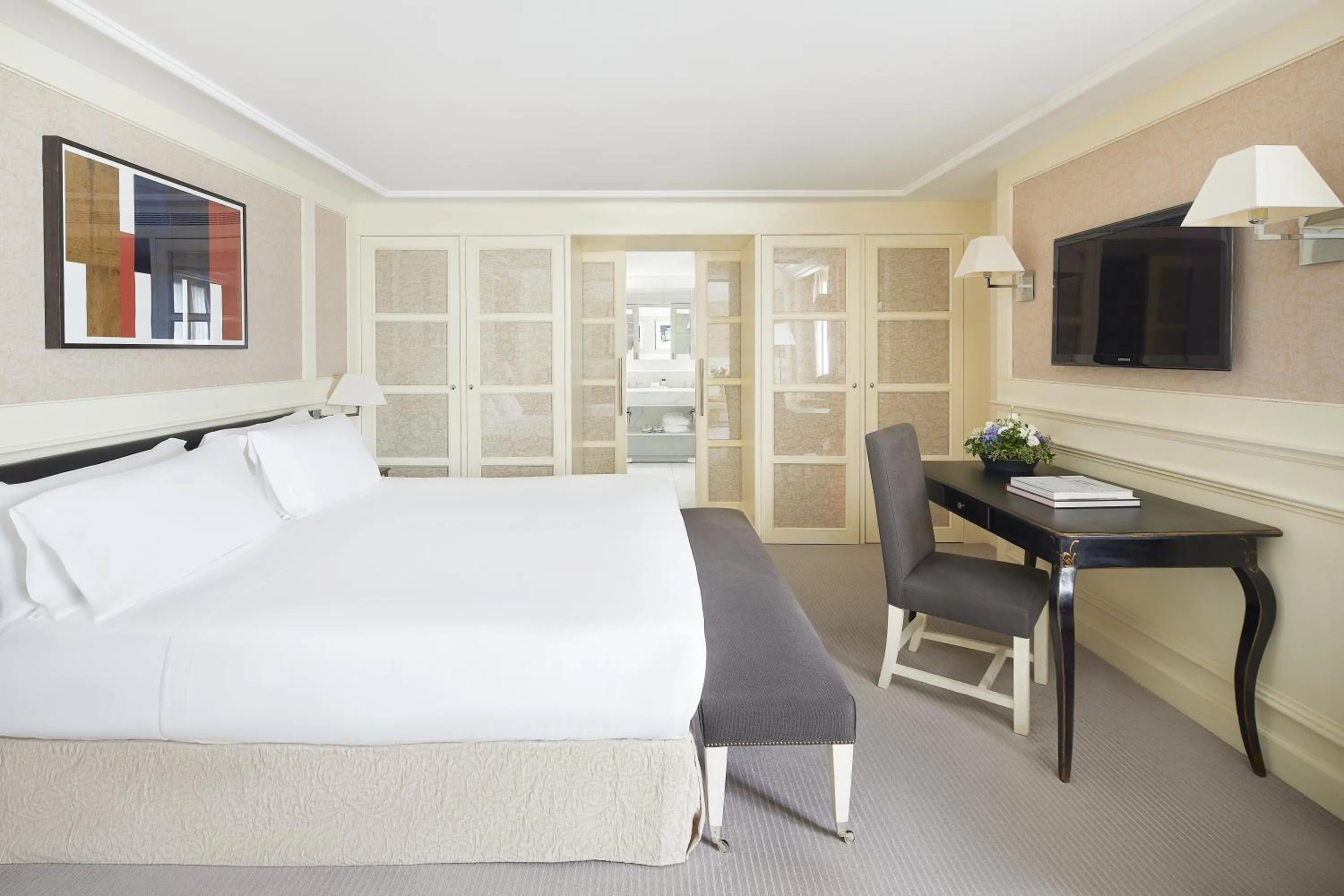 Photo of the whole room, Bed in Majestic Hotel & Spa Barcelona GL