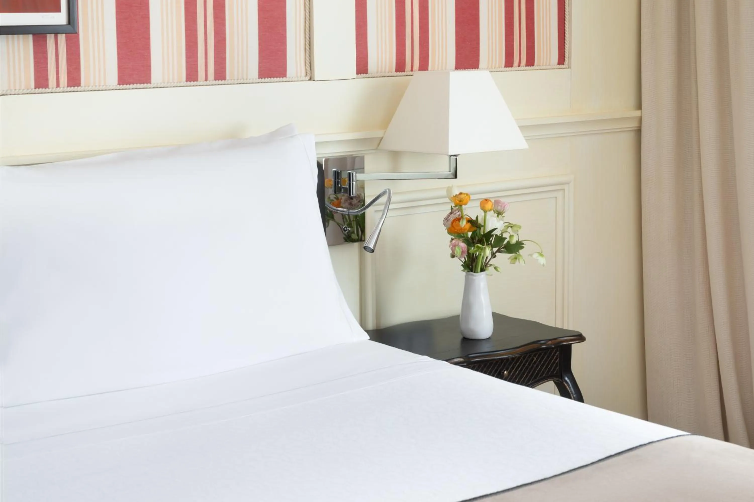 Decorative detail, Bed in Majestic Hotel & Spa Barcelona GL