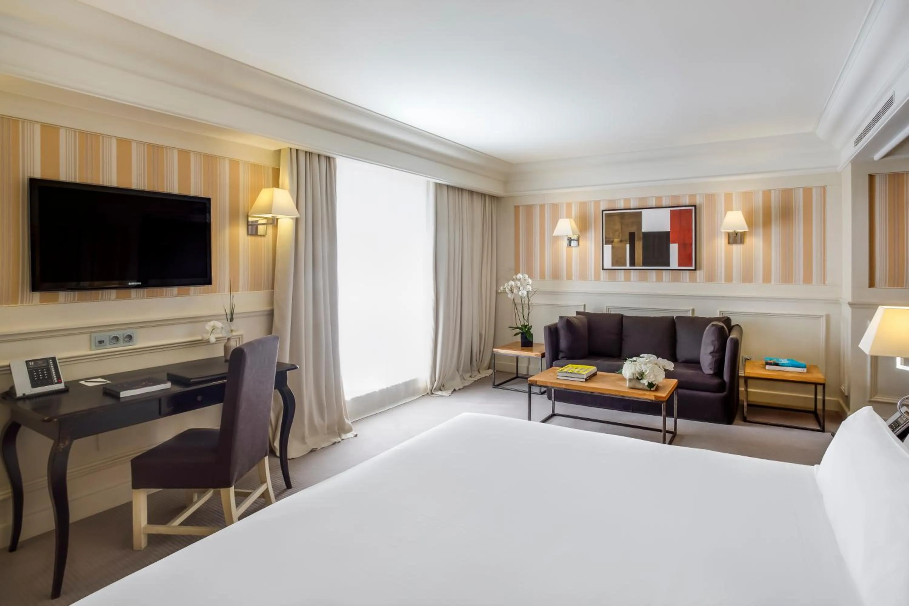 Photo of the whole room, Bed in Majestic Hotel & Spa Barcelona GL