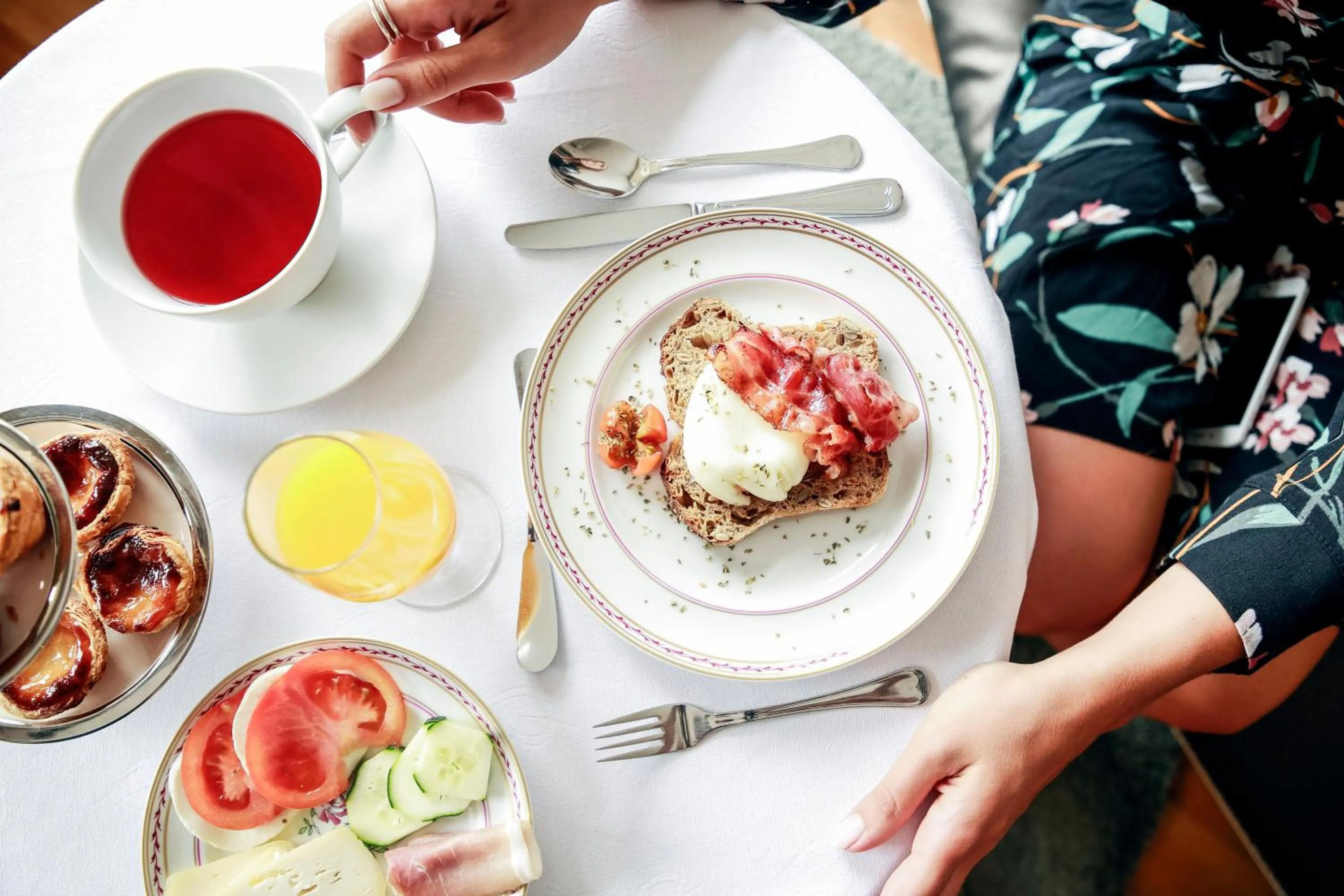 Breakfast in 1872 River House by Olivia