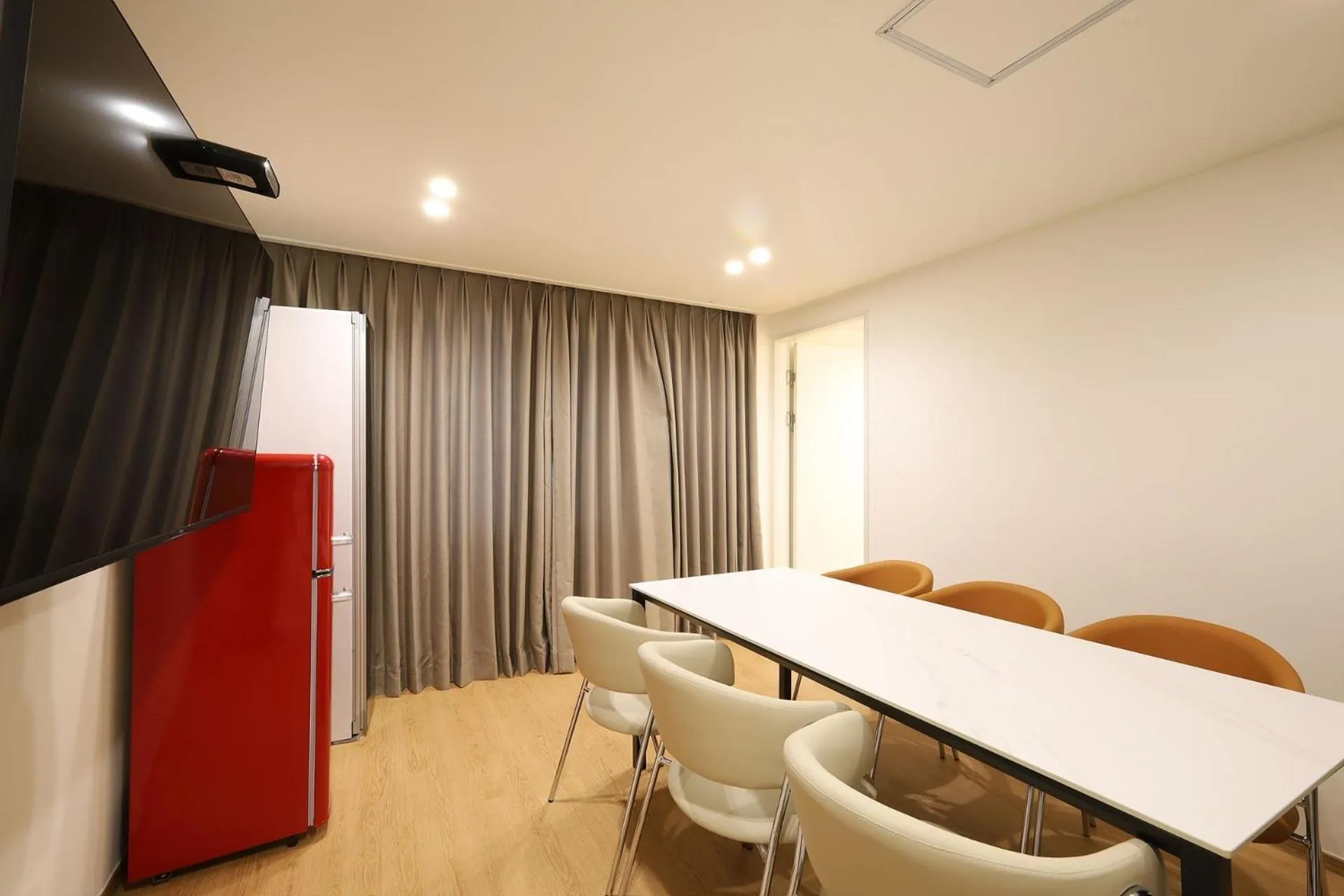 TV and multimedia in JB Plus Hotel