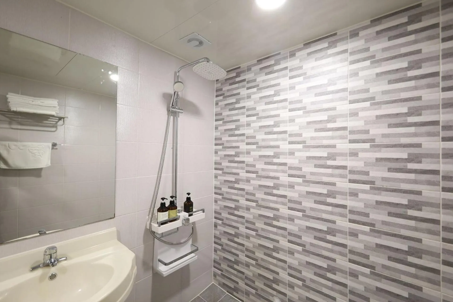 Bathroom in JB Plus Hotel