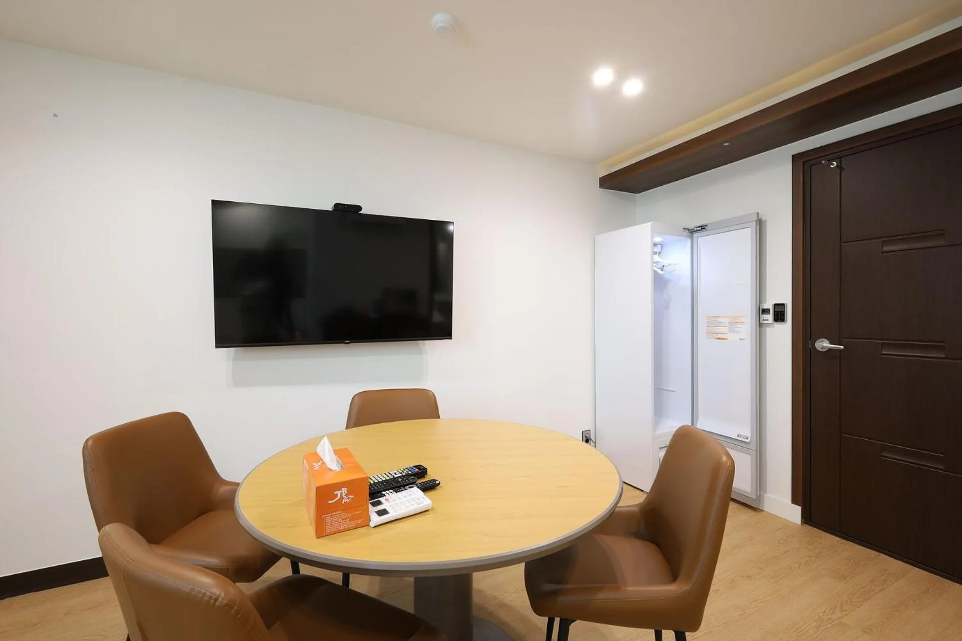 TV and multimedia in JB Plus Hotel