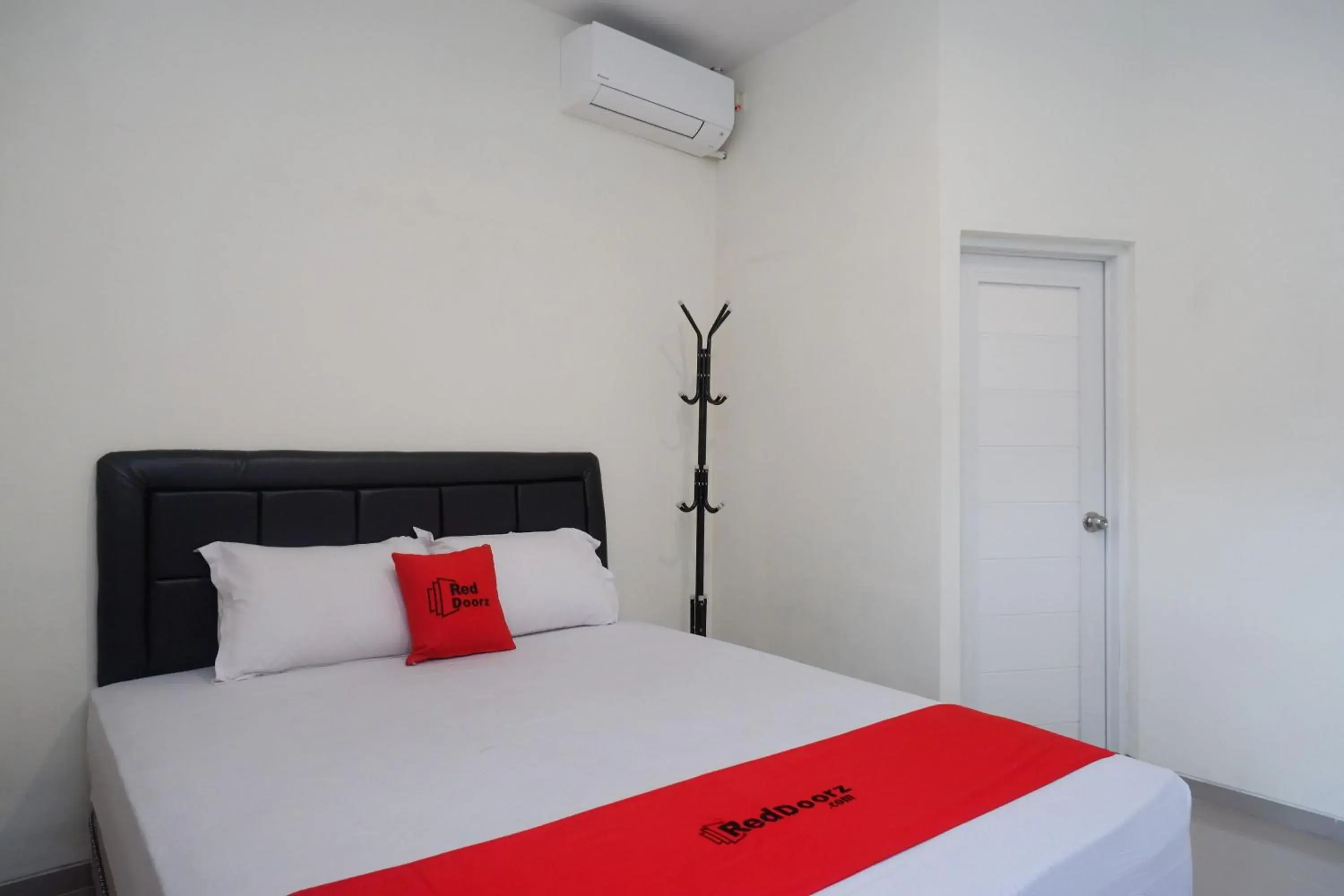 Double Room in RedDoorz Syariah near RS Soeradji Pemuda Klaten Double Room in RedDoorz Syariah near RS Soeradji Pemuda Klaten