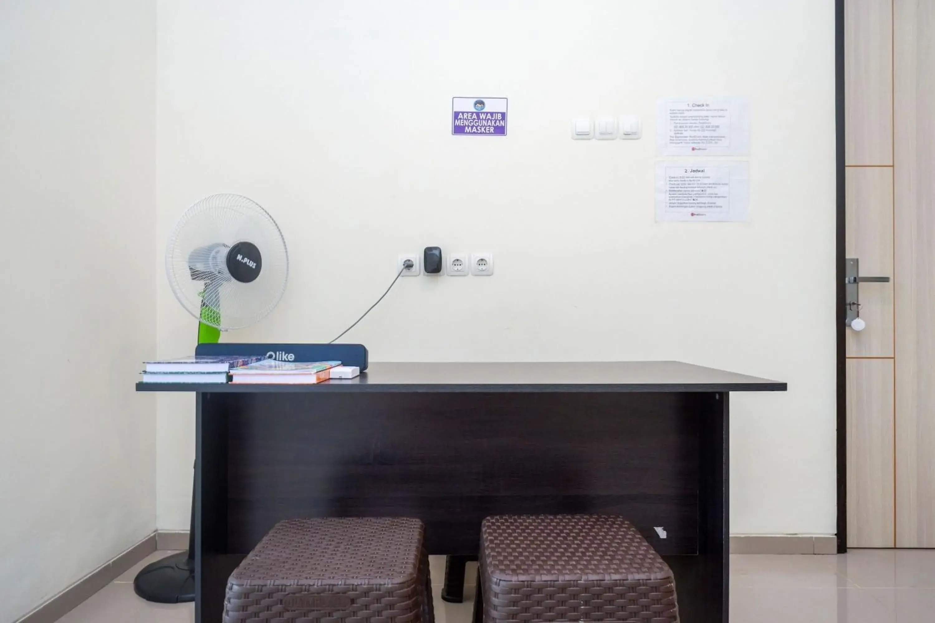 Lobby or reception in RedDoorz Syariah near RS Soeradji Pemuda Klaten Lobby or reception in RedDoorz Syariah near RS Soeradji Pemuda Klaten