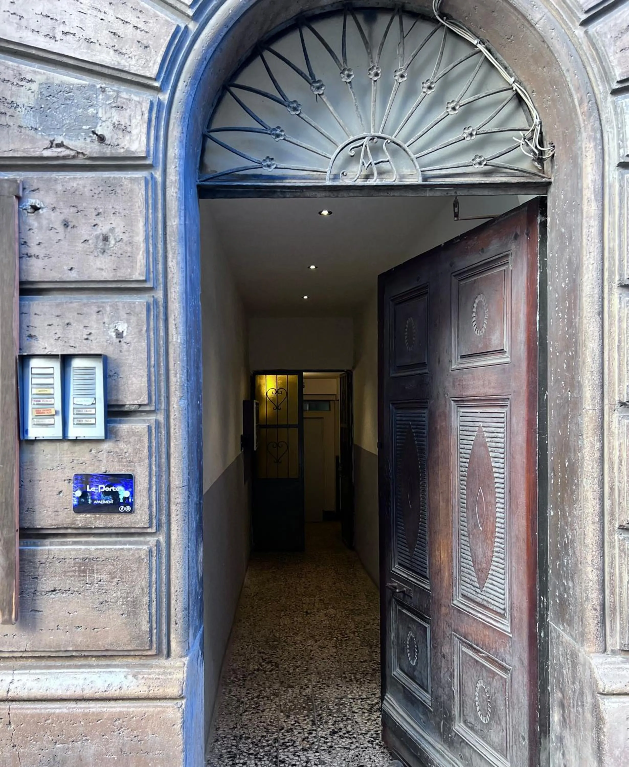 Facade/entrance in Le Porte luxury apartment