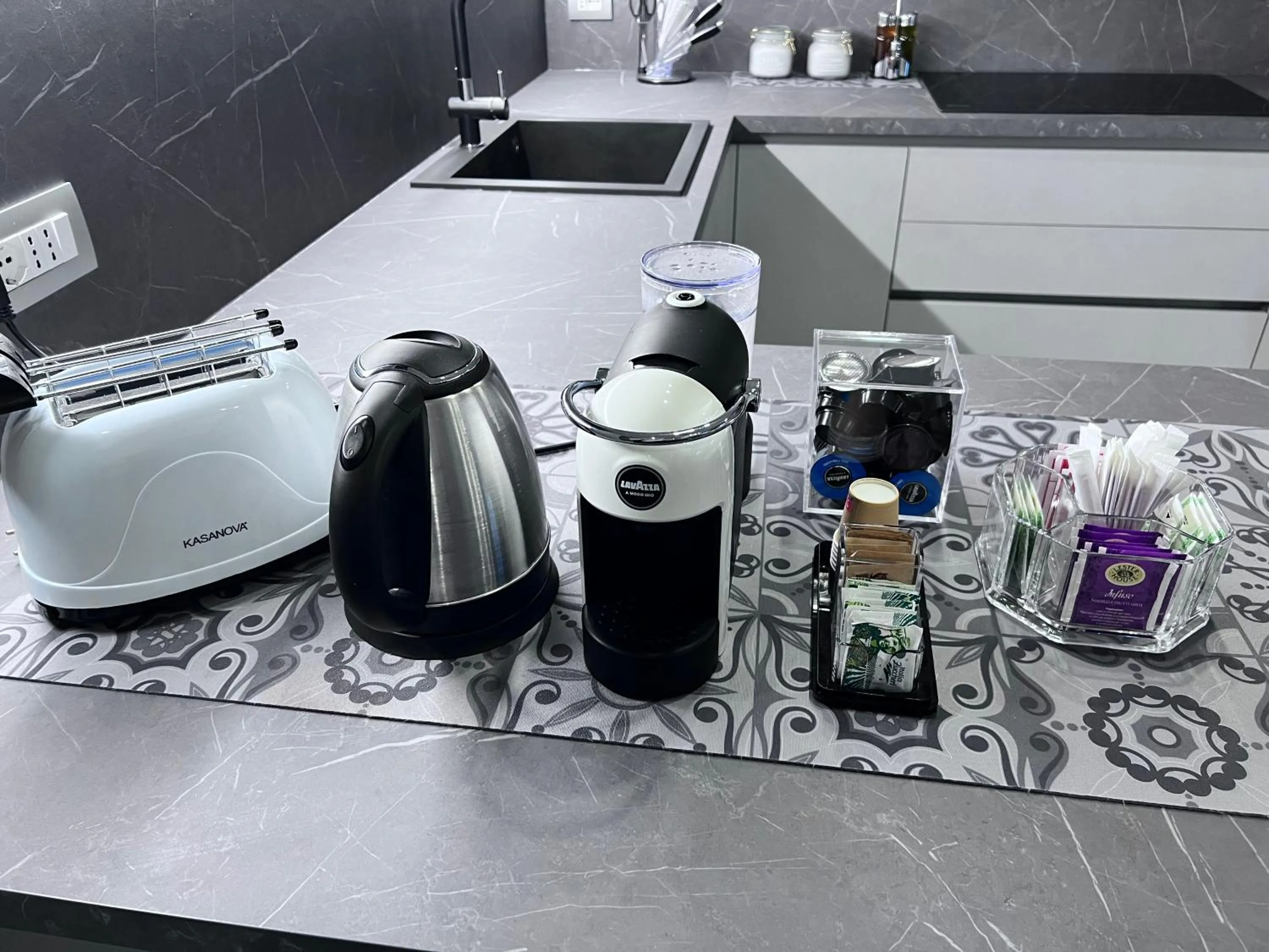 Coffee/tea facilities in Le Porte luxury apartment