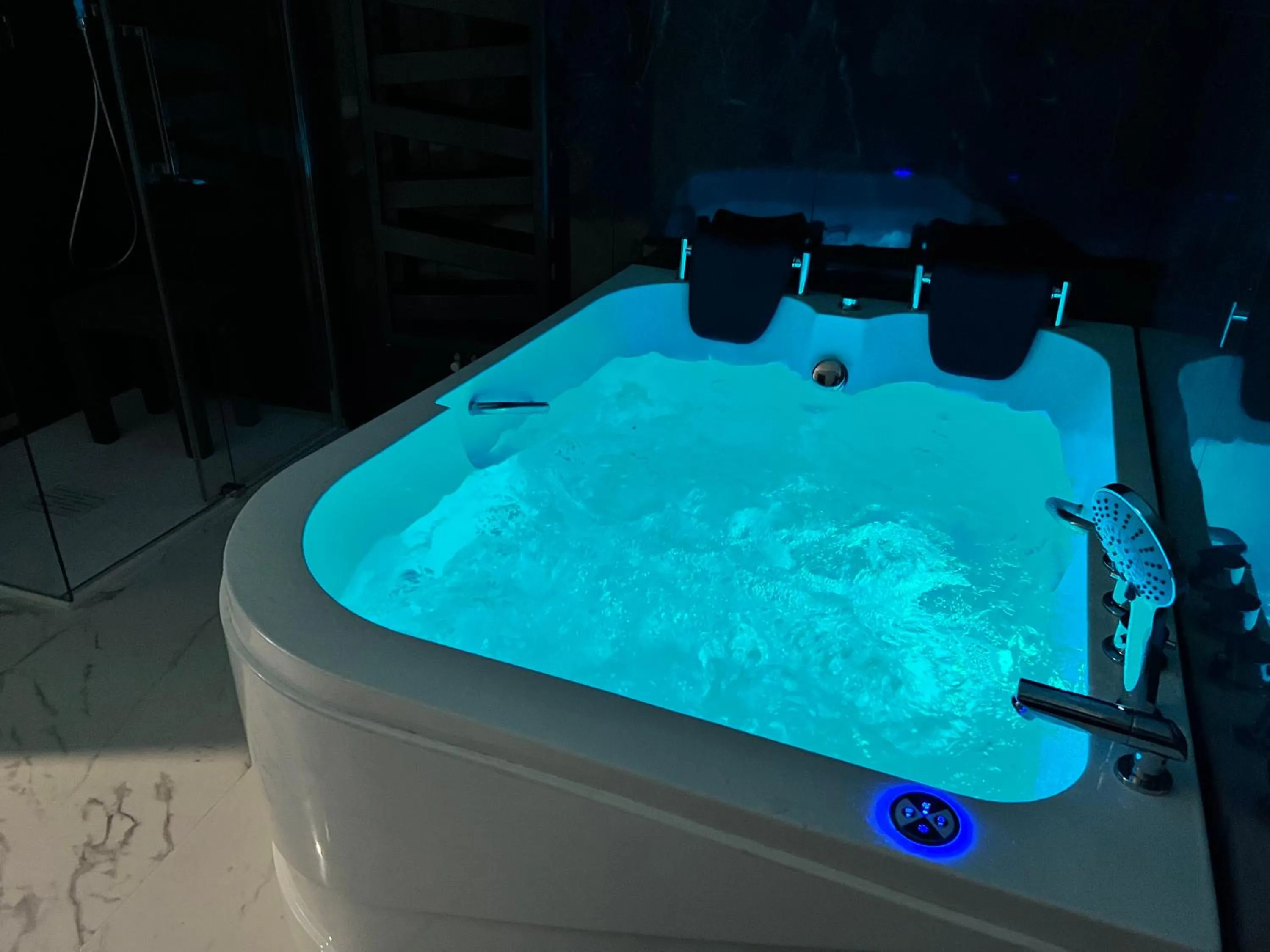 Hot Tub in Le Porte luxury apartment