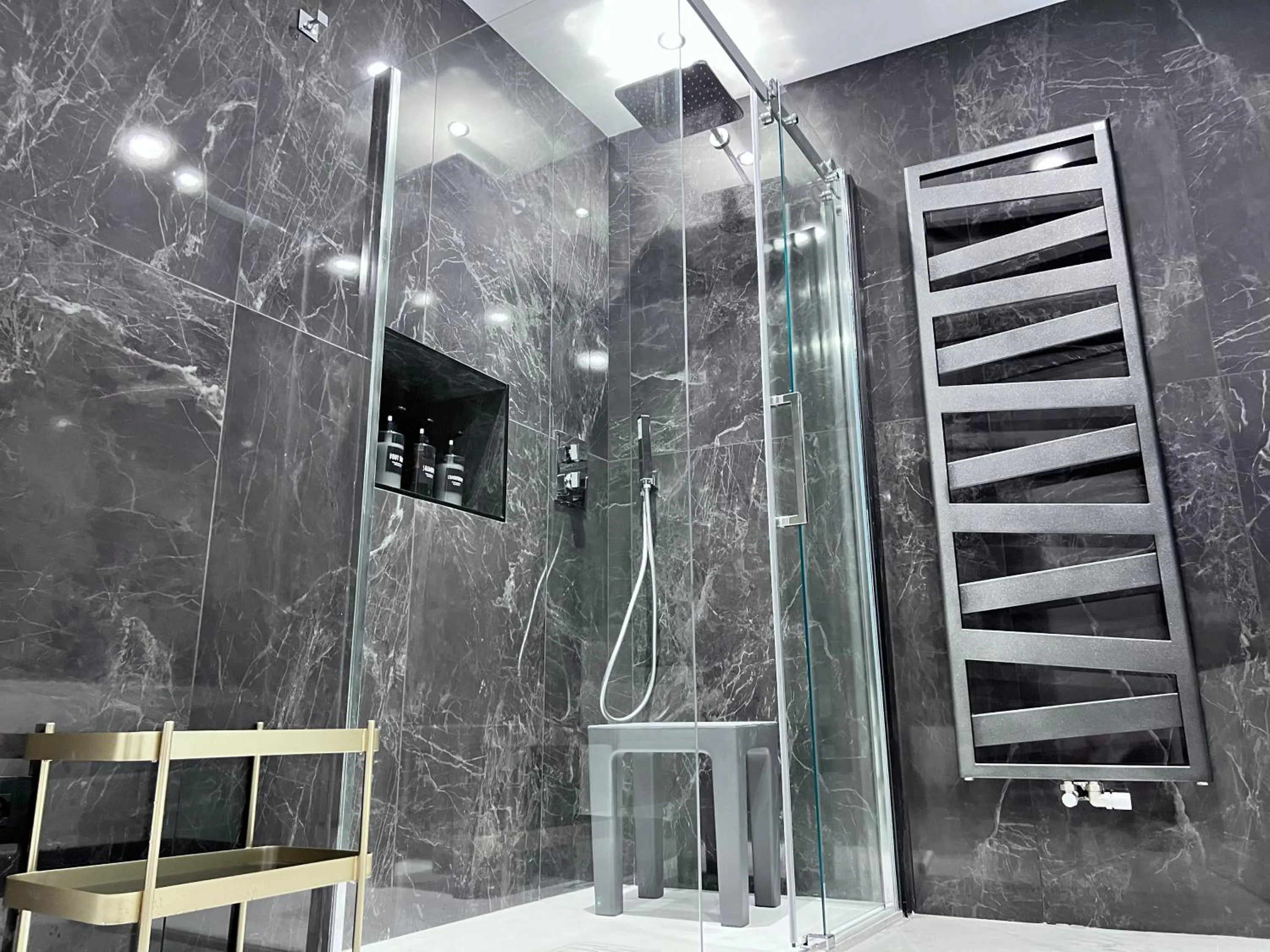 Bathroom in Le Porte luxury apartment