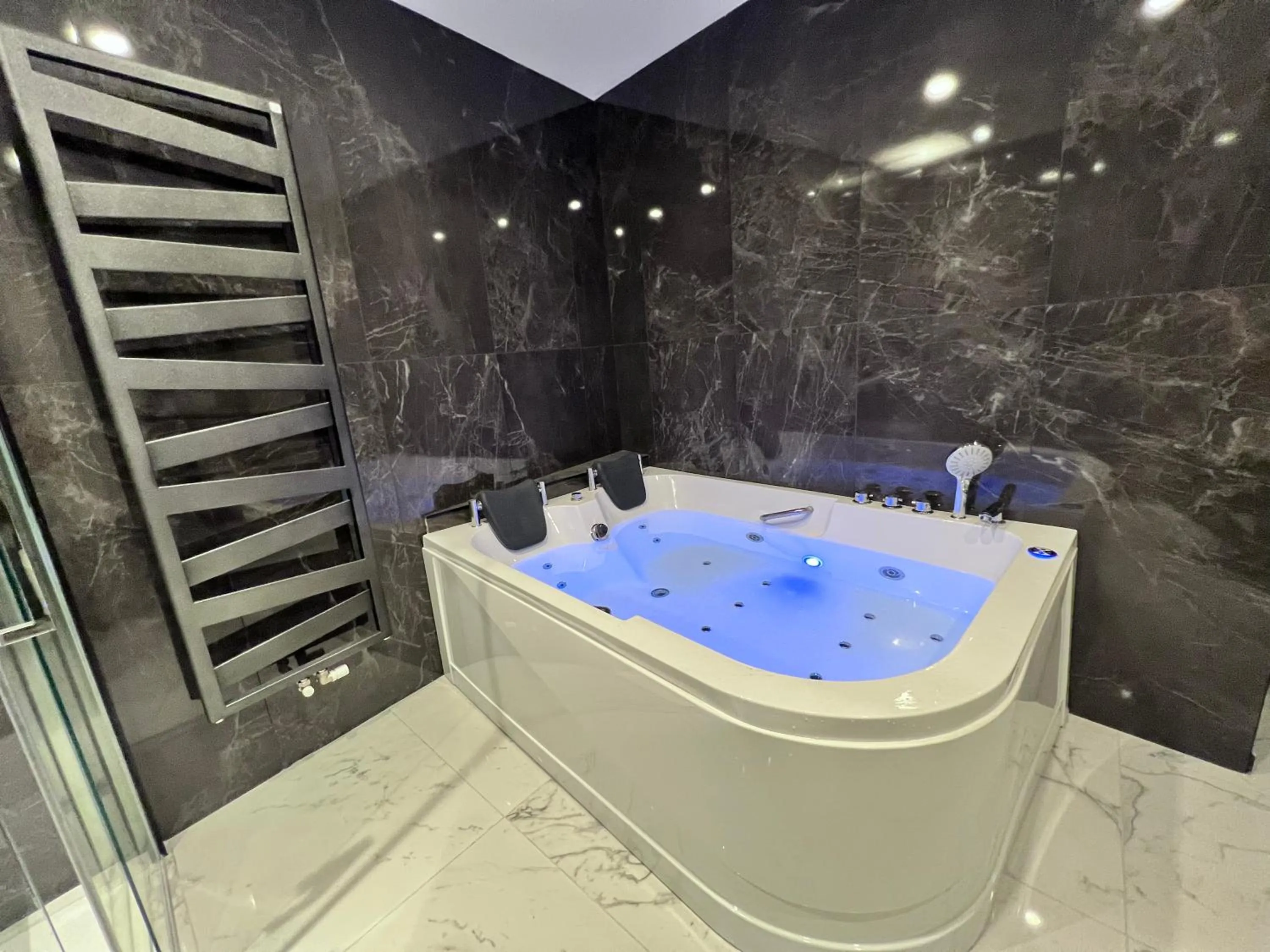 Hot Tub in Le Porte luxury apartment