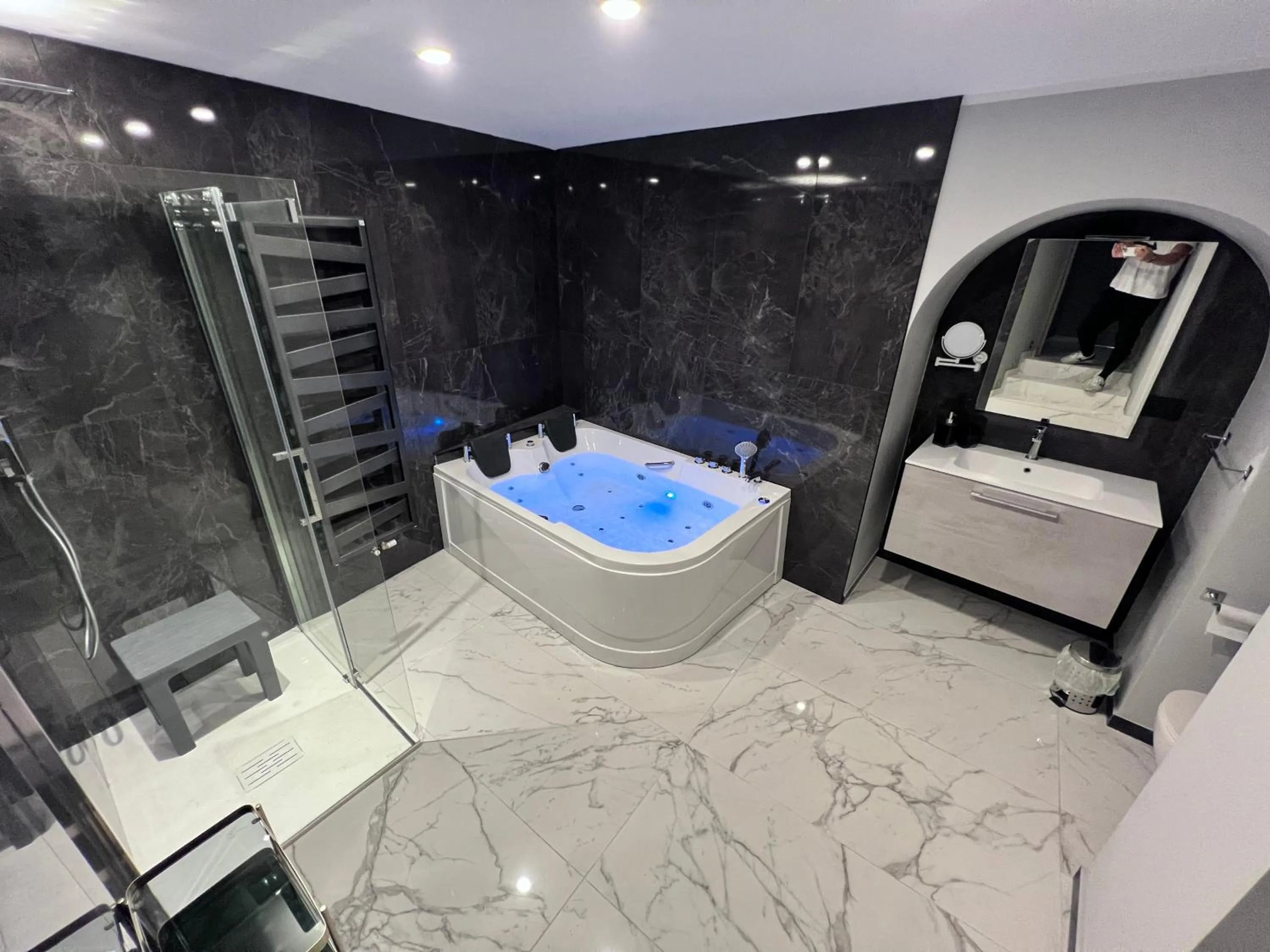 Shower in Le Porte luxury apartment