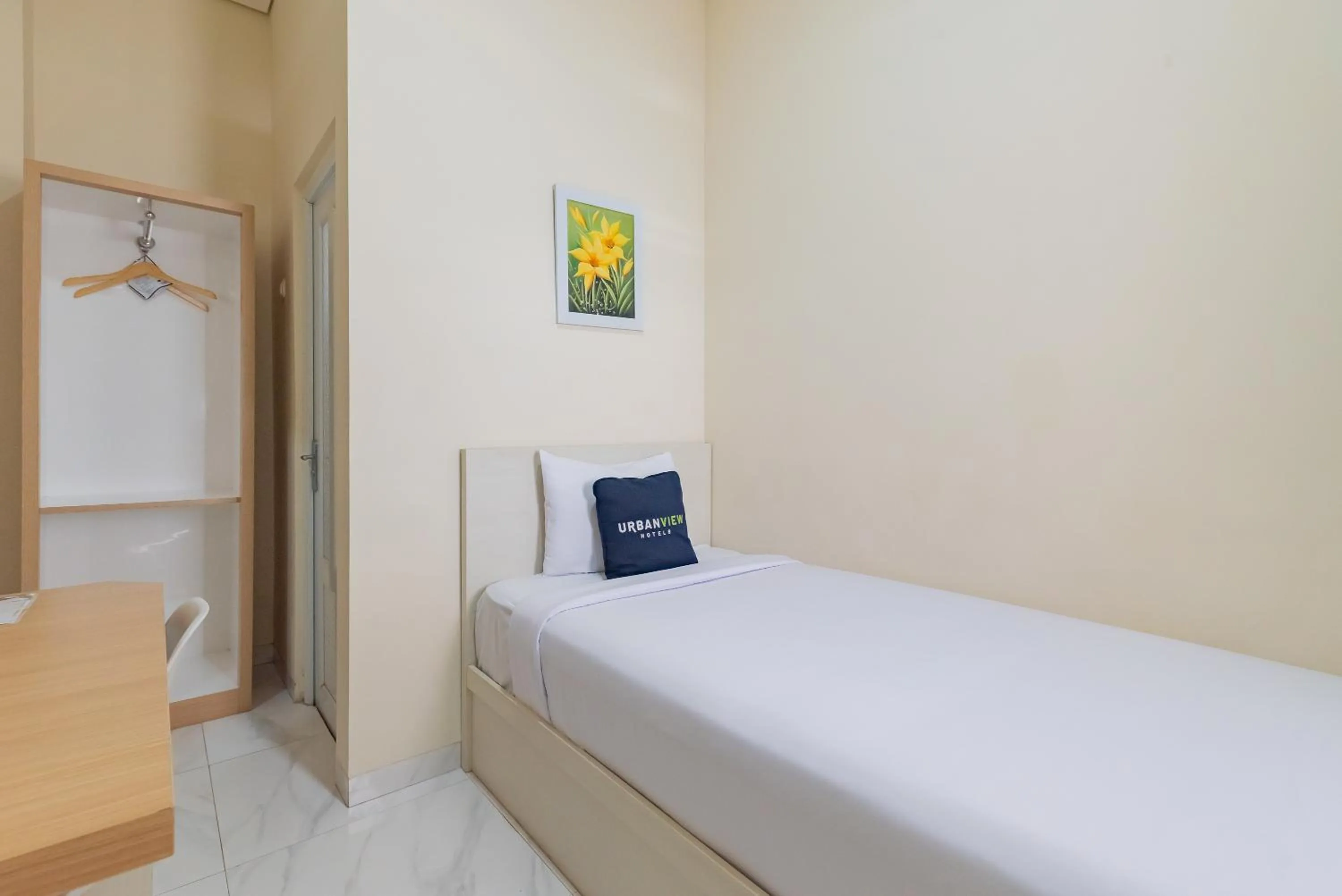 Bedroom, Bed in Urbanview Syariah Utami Inn Garut by RedDoorz