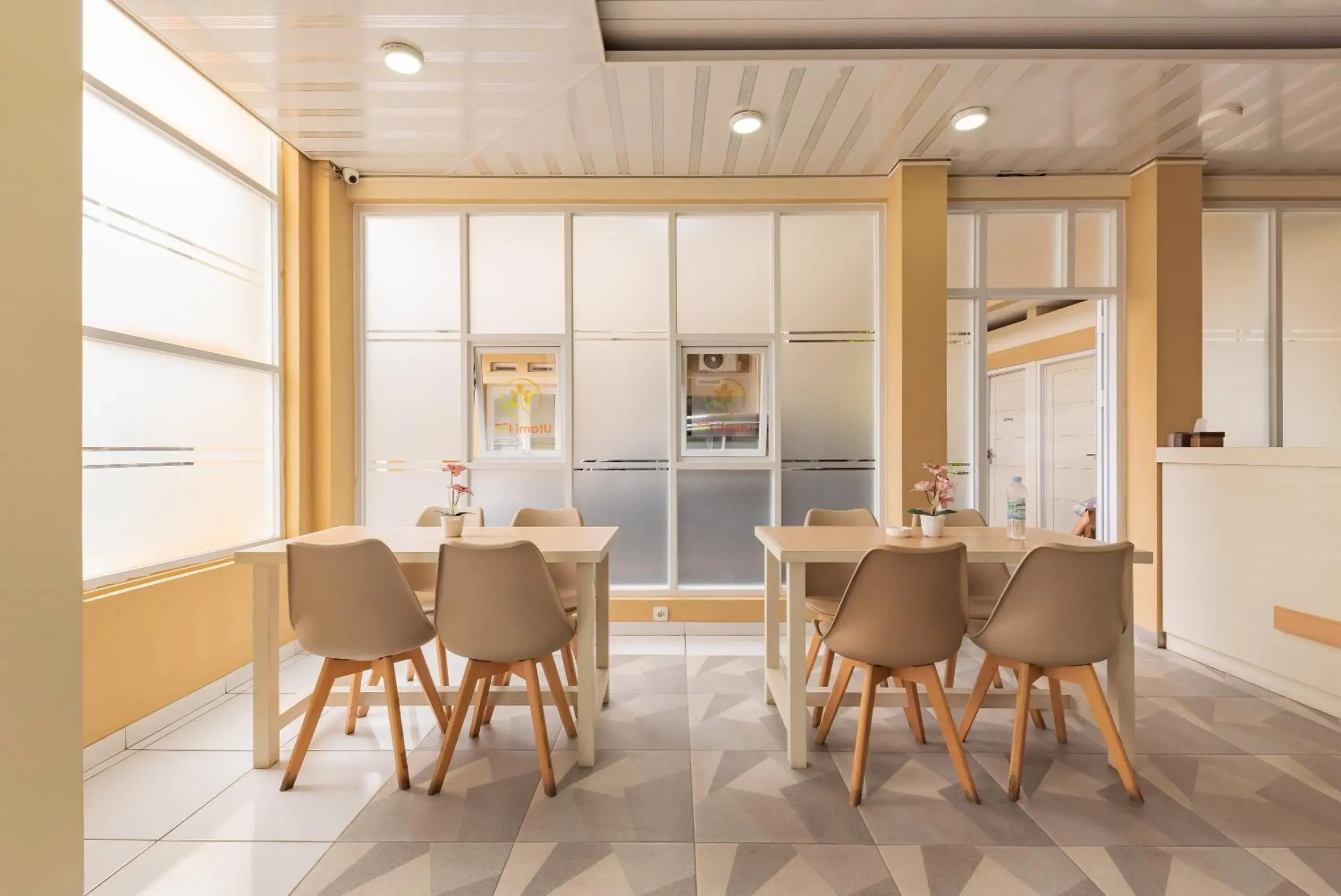 Lobby or reception in Urbanview Syariah Utami Inn Garut by RedDoorz Lobby or reception in Urbanview Syariah Utami Inn Garut by RedDoorz