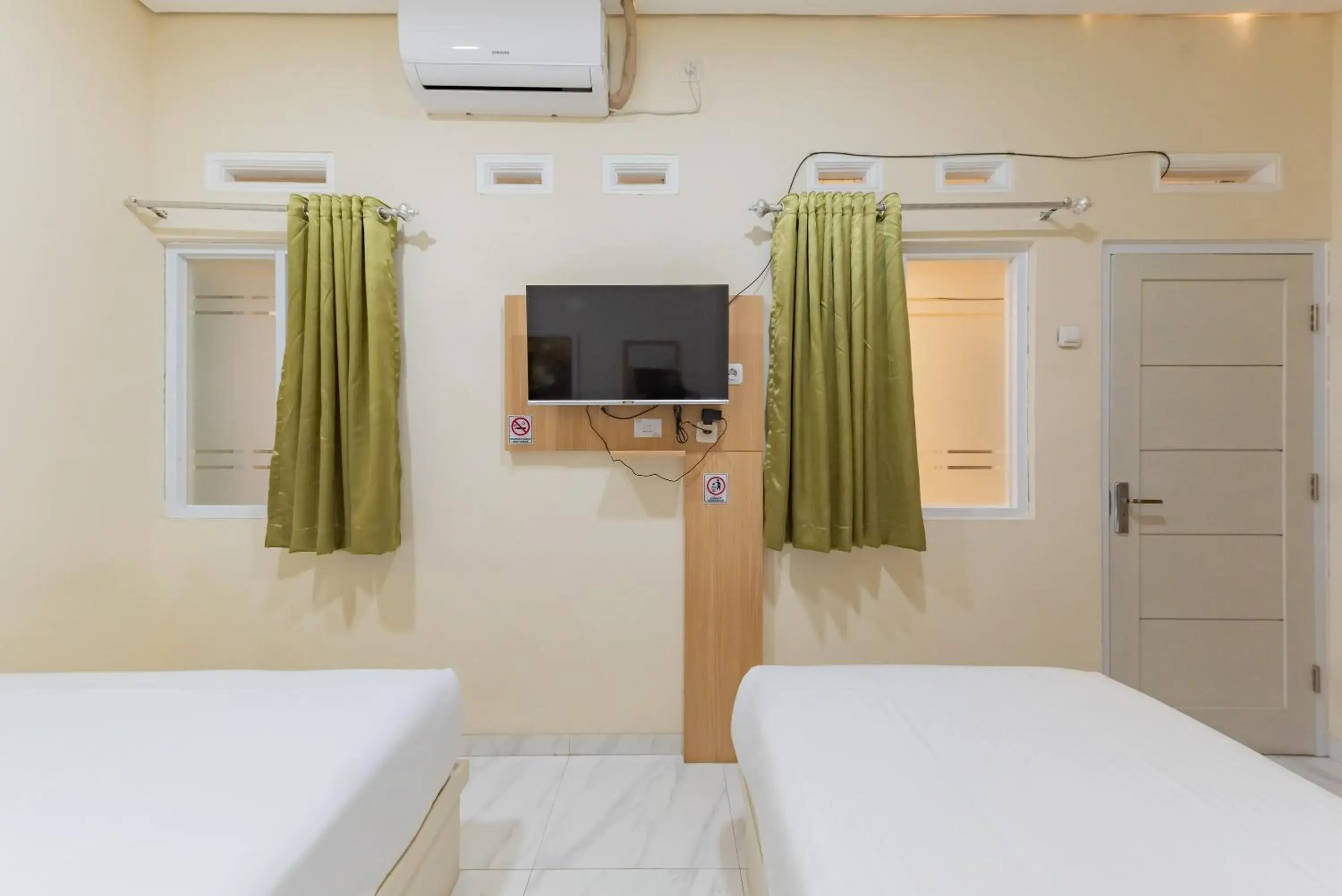 Bedroom, Bed in Urbanview Syariah Utami Inn Garut by RedDoorz Bedroom, Bed in Urbanview Syariah Utami Inn Garut by RedDoorz