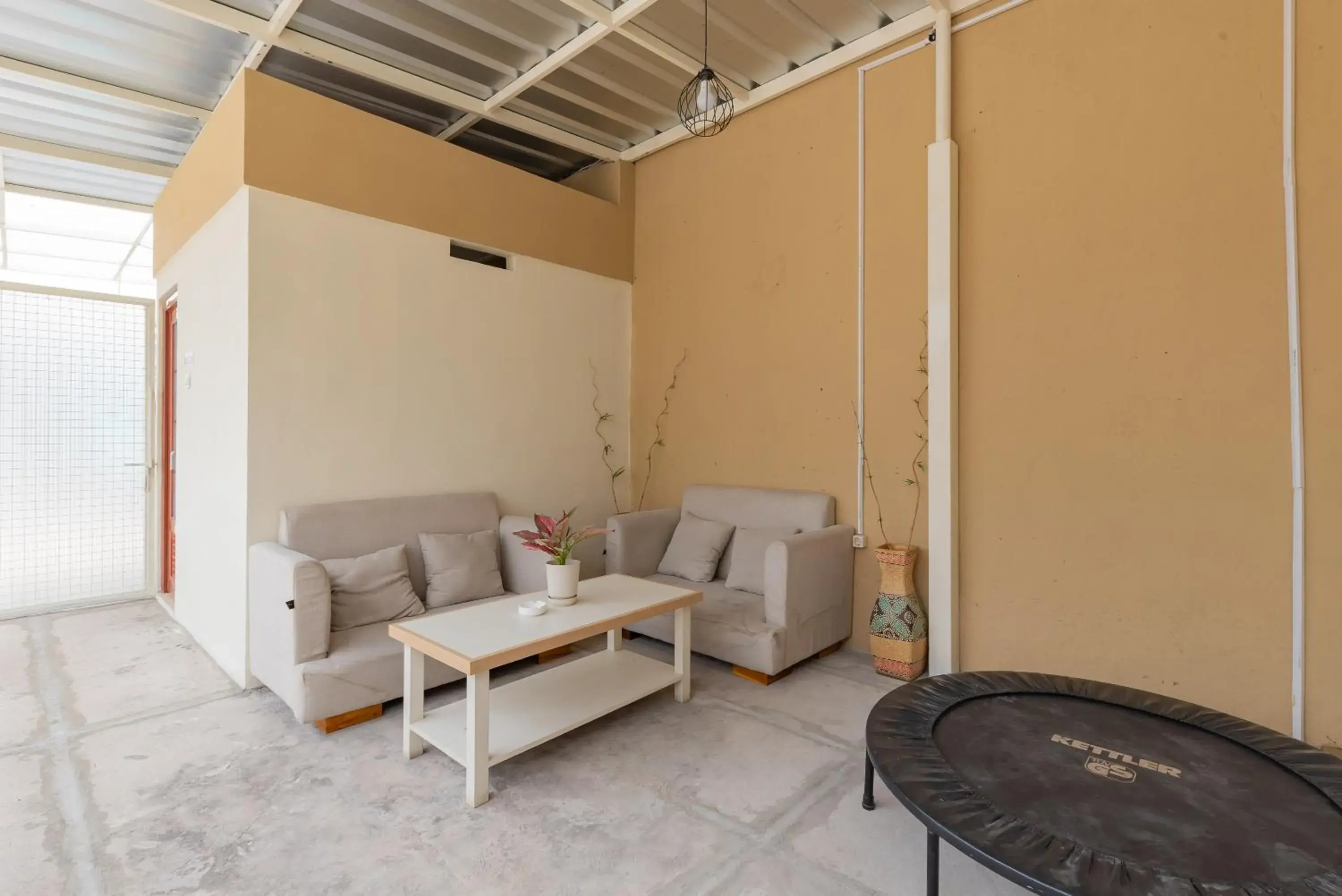 Lobby or reception in Urbanview Syariah Utami Inn Garut by RedDoorz Lobby or reception in Urbanview Syariah Utami Inn Garut by RedDoorz