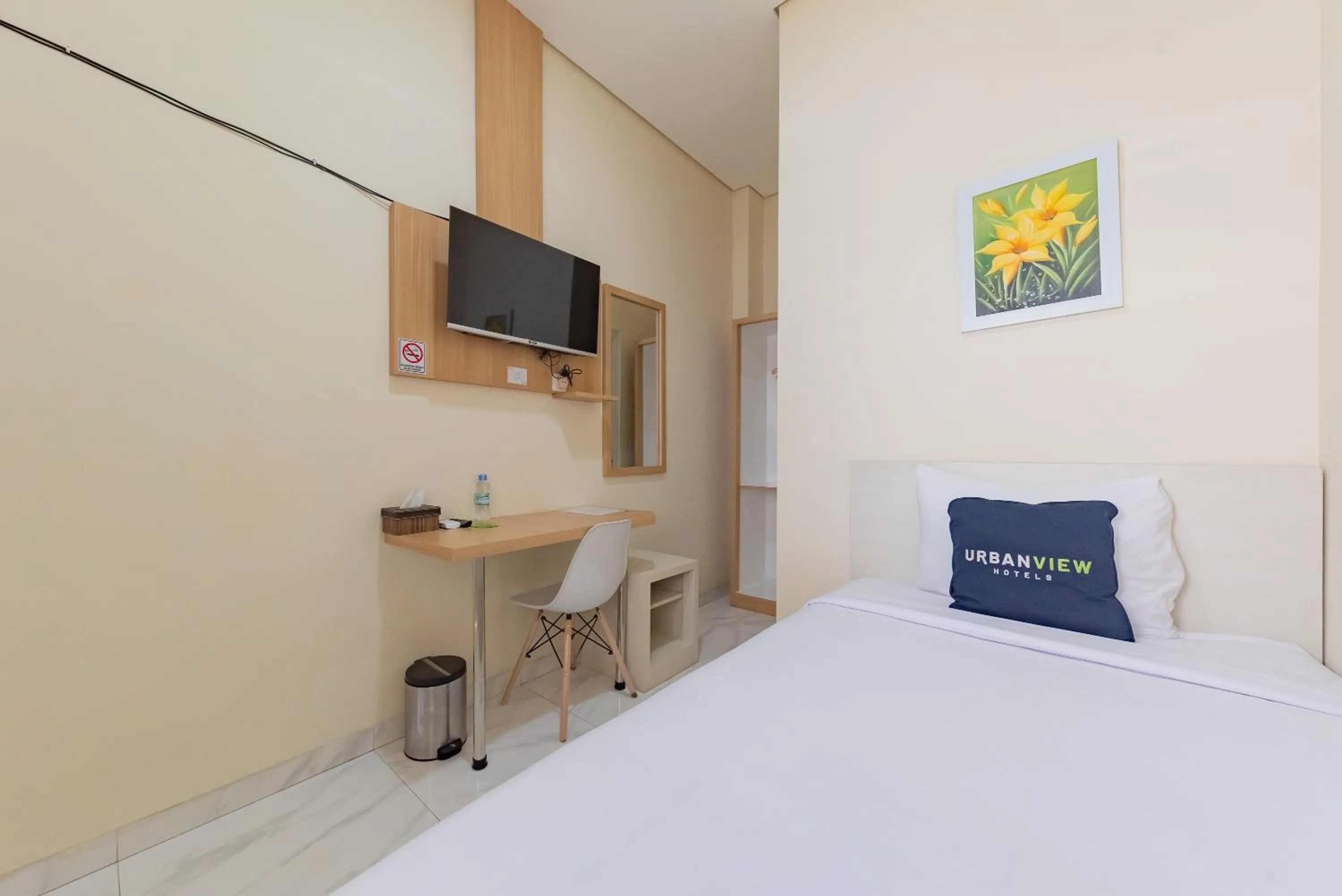 Bedroom, Bed in Urbanview Syariah Utami Inn Garut by RedDoorz