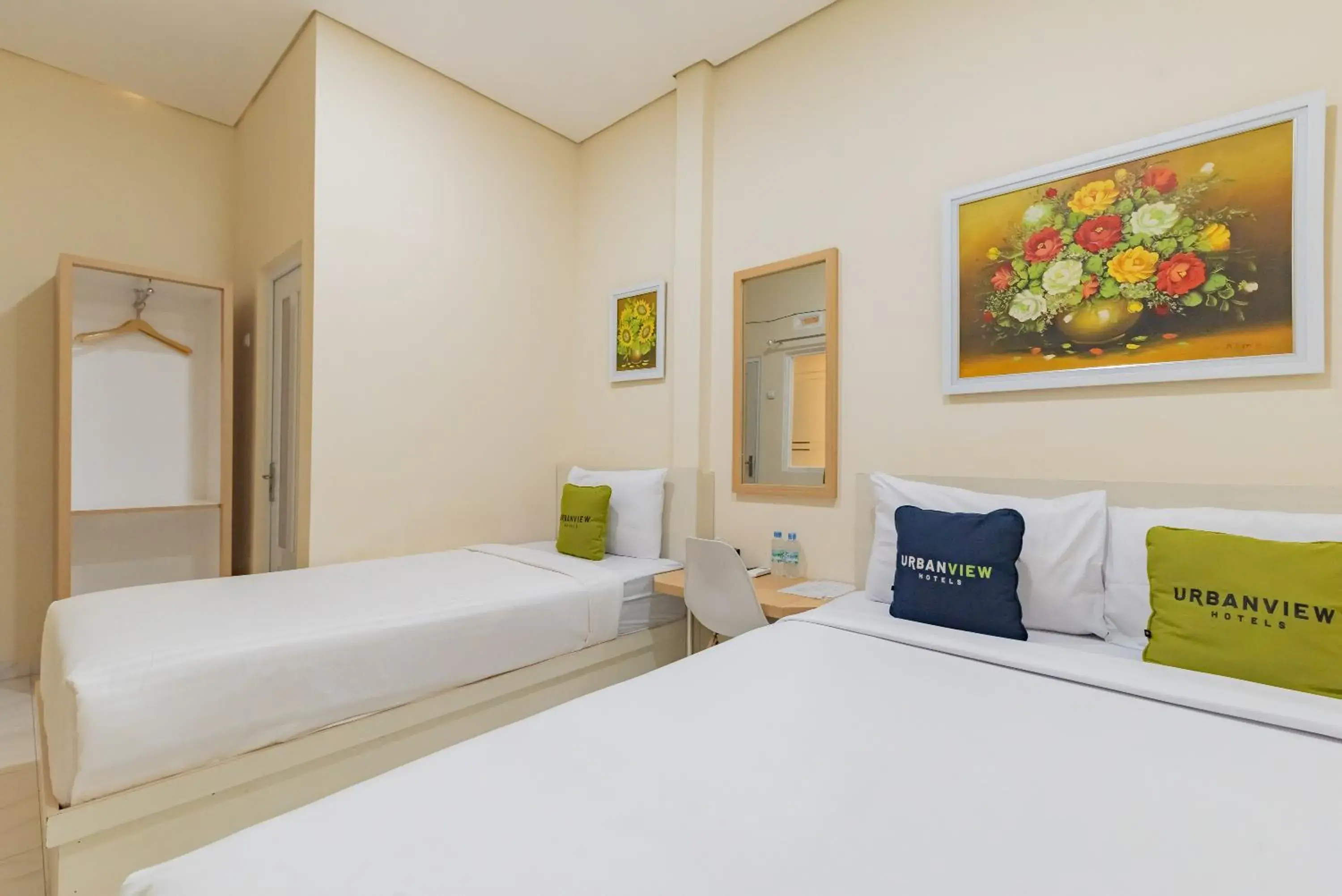 Bedroom, Bed in Urbanview Syariah Utami Inn Garut by RedDoorz Bedroom, Bed in Urbanview Syariah Utami Inn Garut by RedDoorz