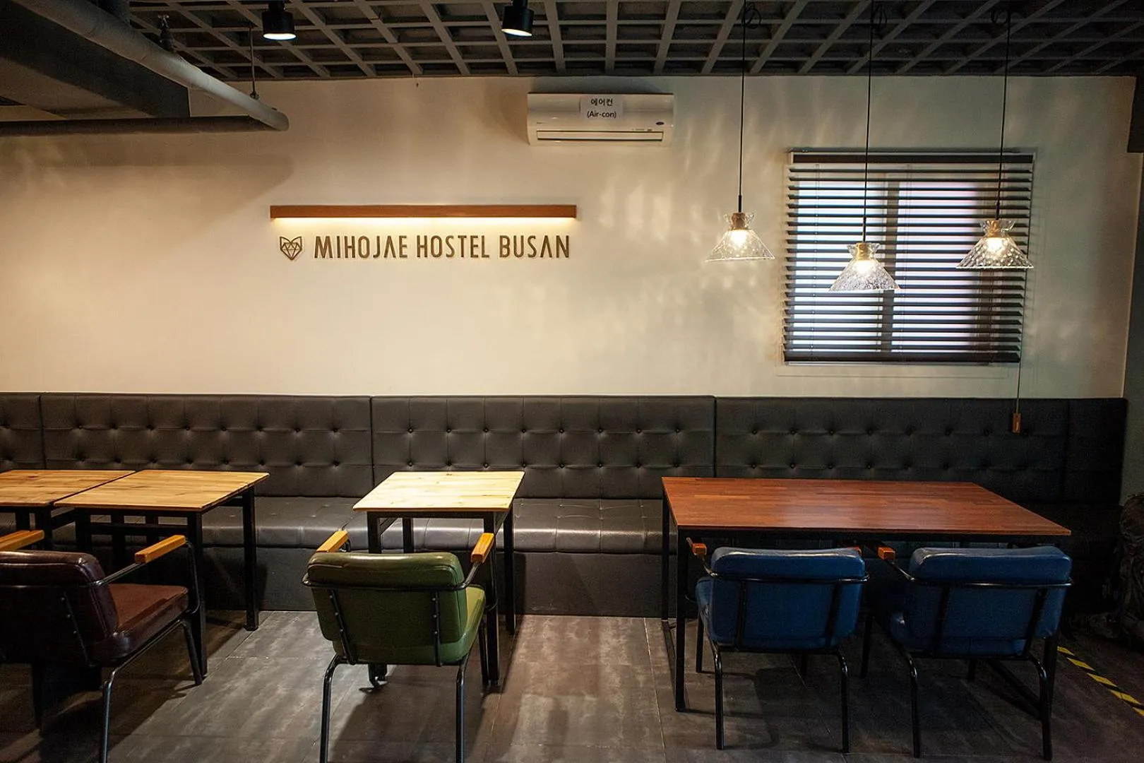 Seating area in Hostel Mihojae Busan