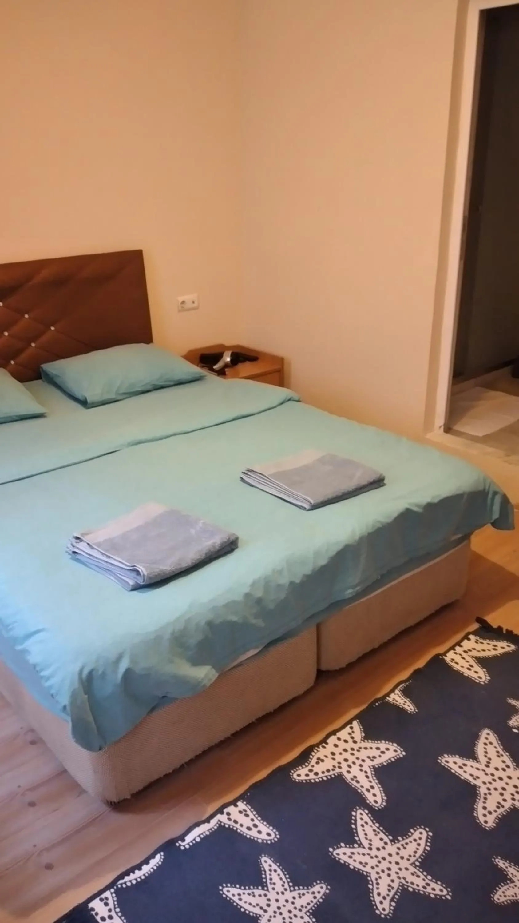 Photo of the whole room in Emre's Stone House