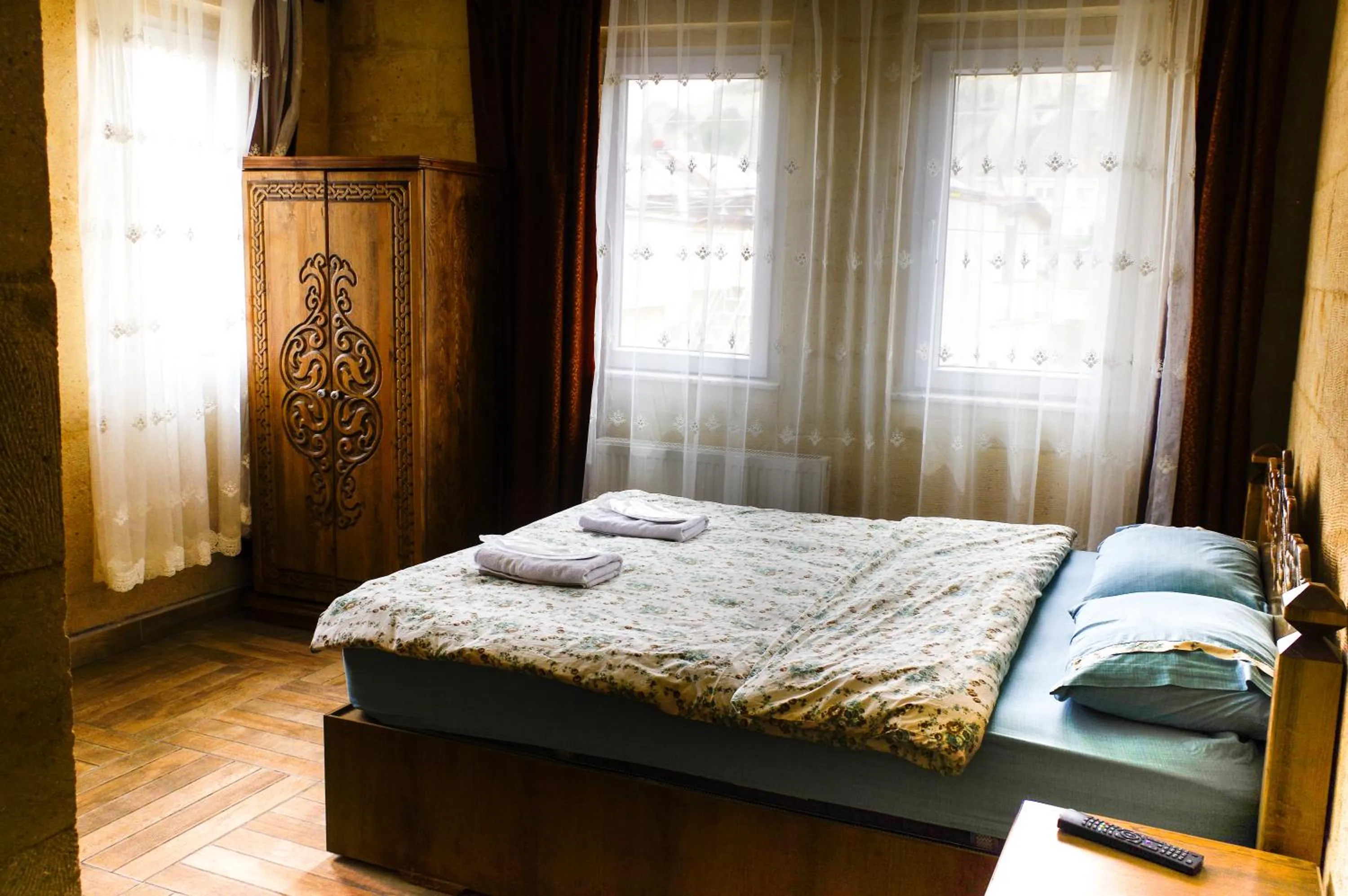 Photo of the whole room in Emre's Stone House