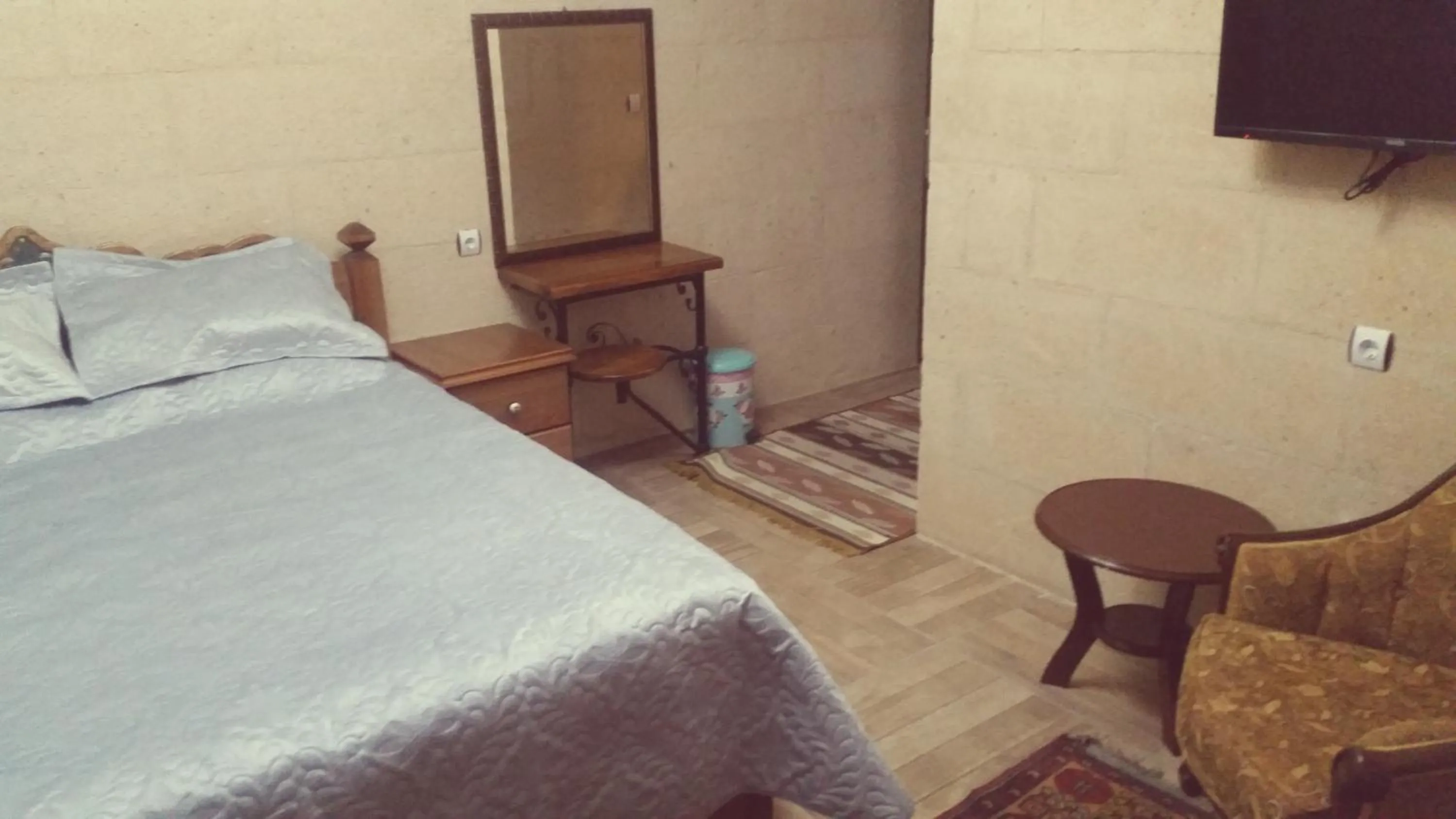 Photo of the whole room in Emre's Stone House