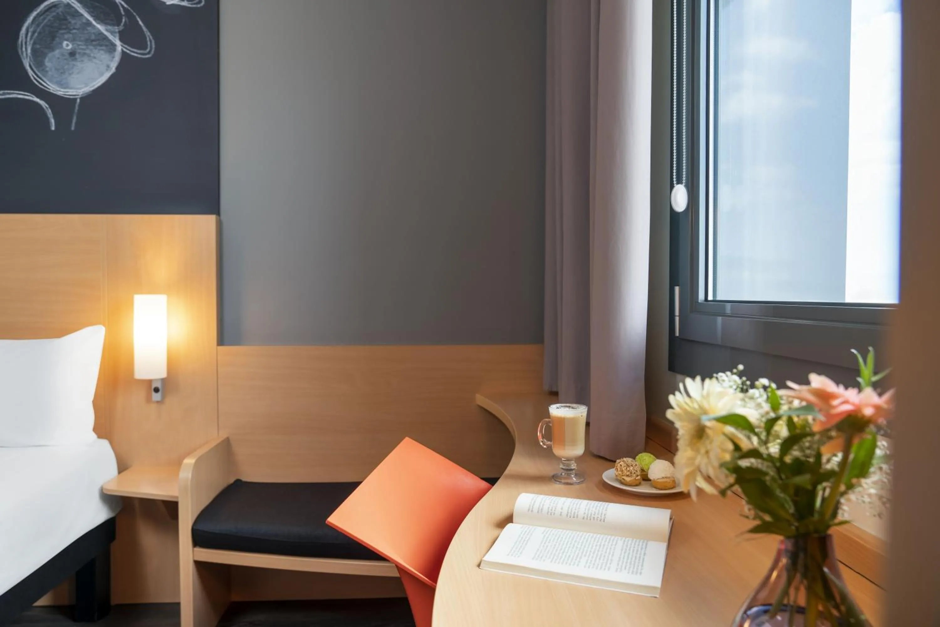 Seating area in ibis Ankara Airport Hotel