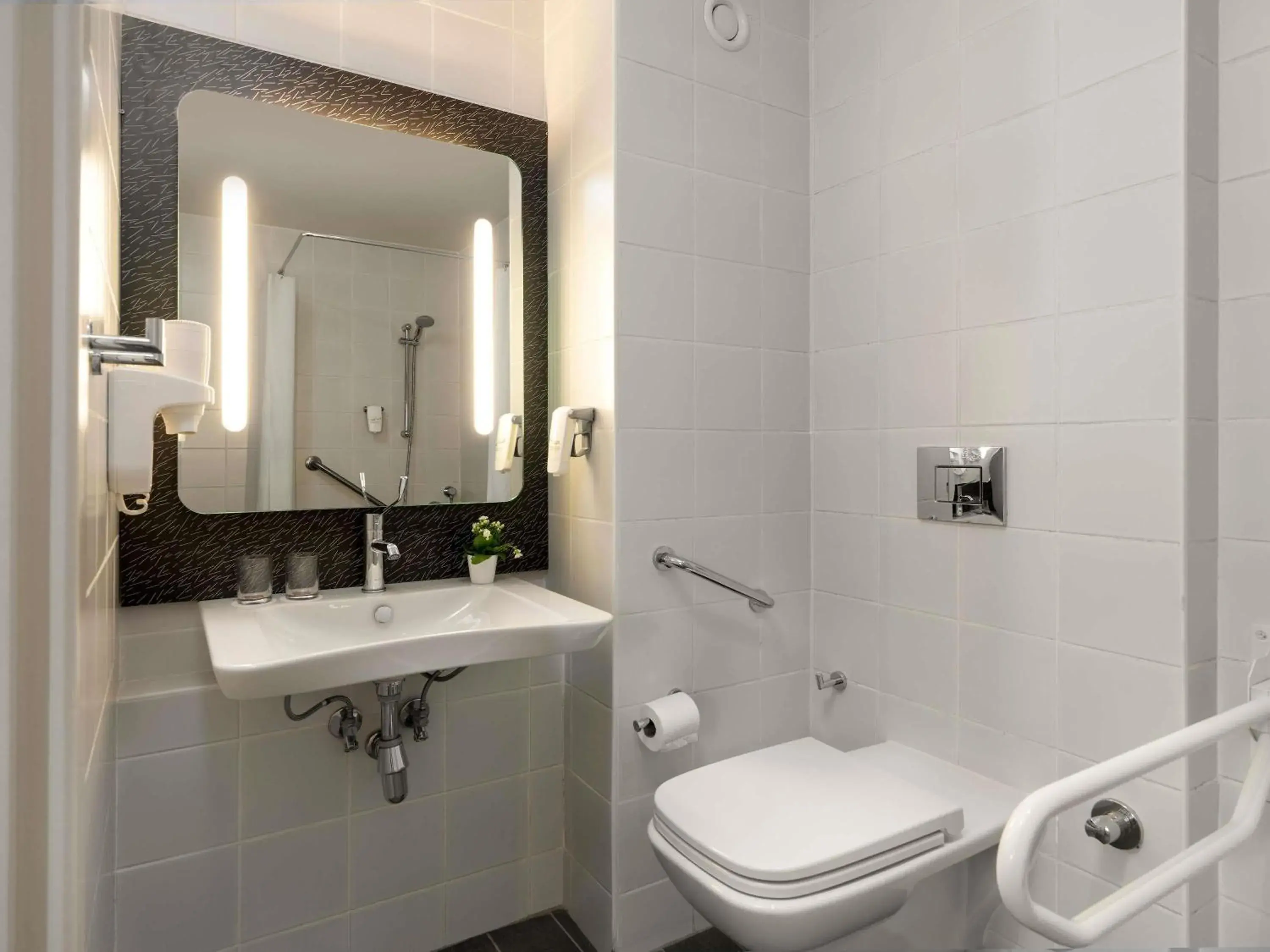 Bedroom in ibis Ankara Airport Hotel Bedroom in ibis Ankara Airport Hotel