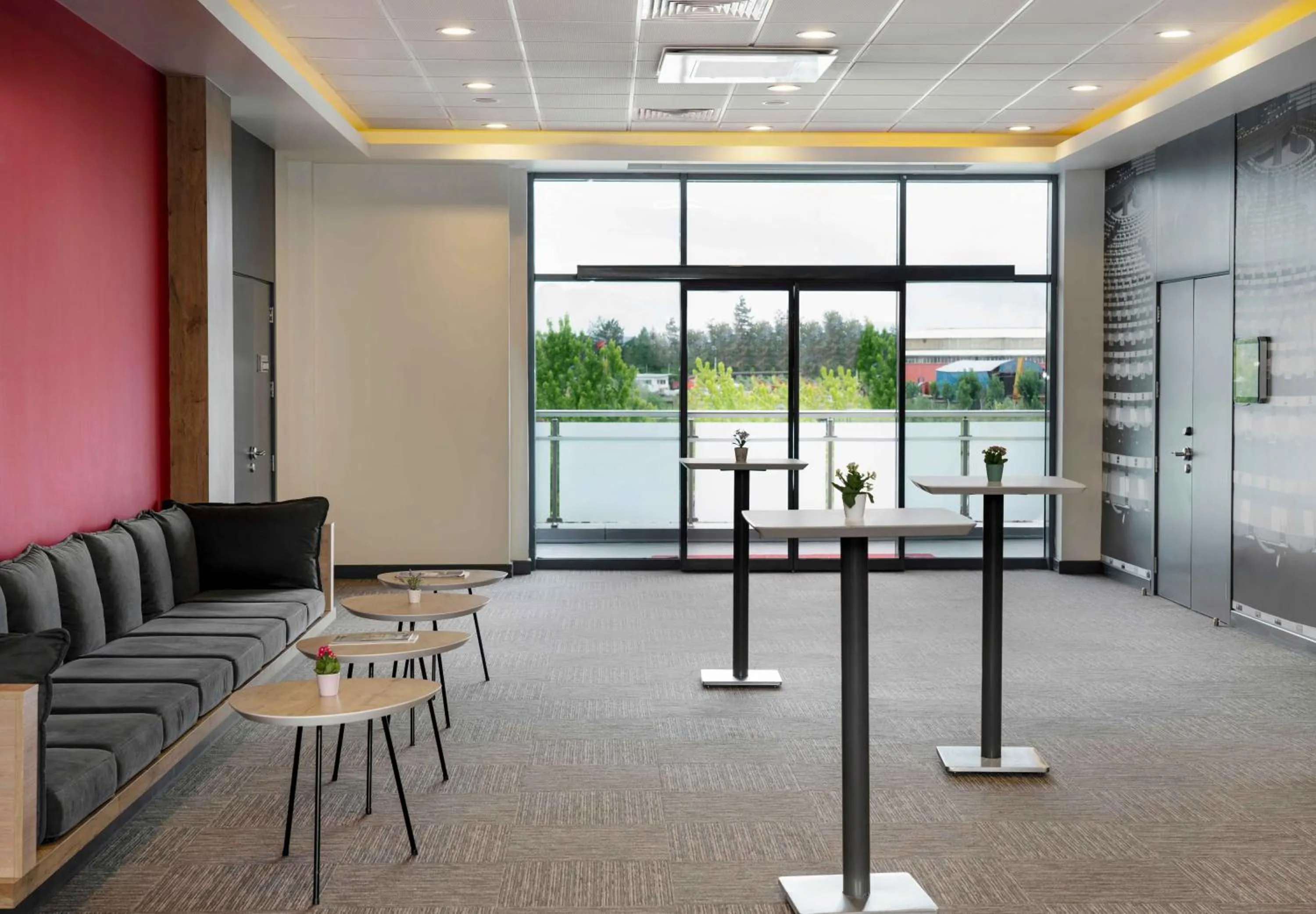 Seating area in ibis Ankara Airport Hotel