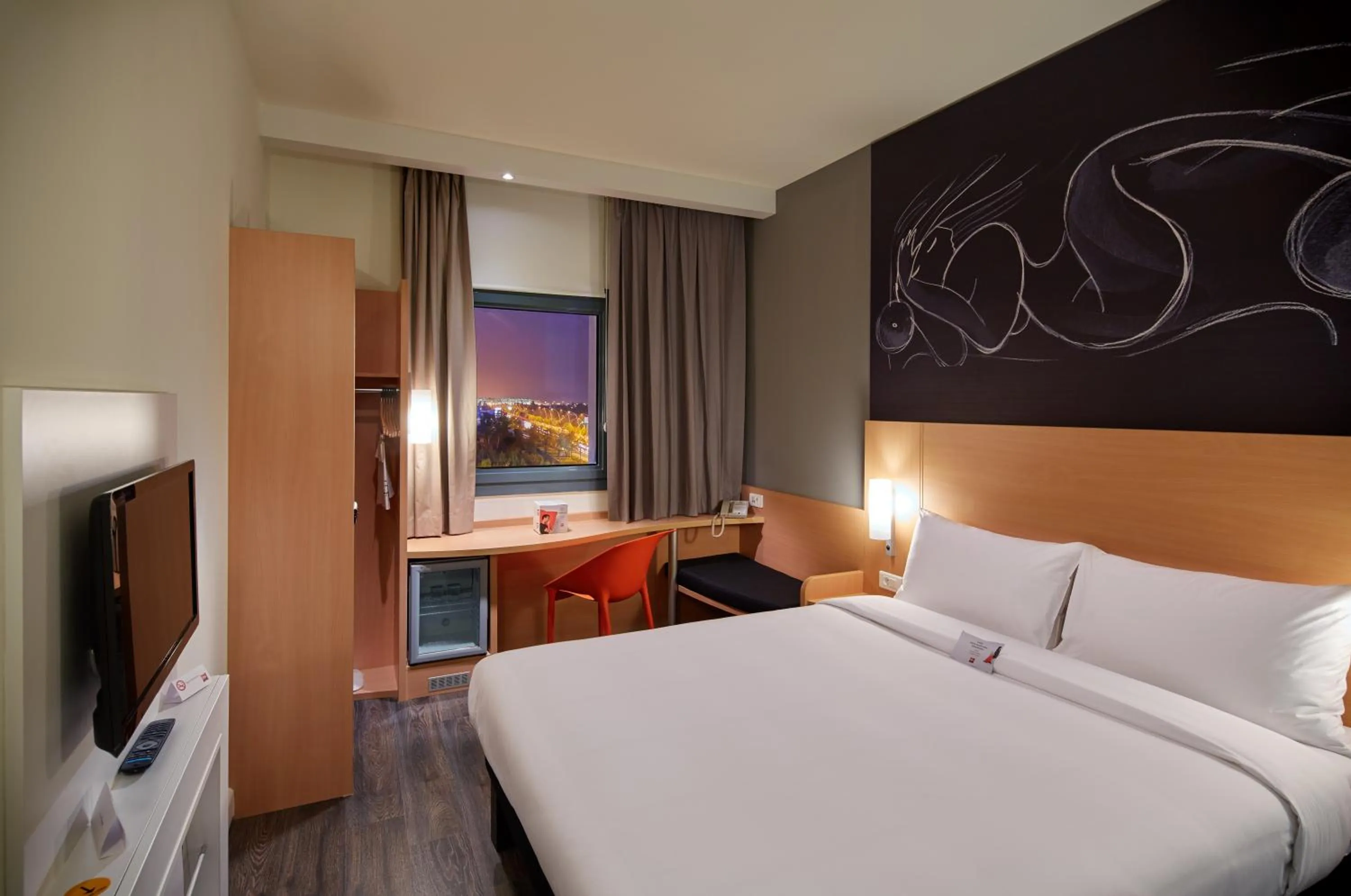 Photo of the whole room, Bed in ibis Ankara Airport Hotel