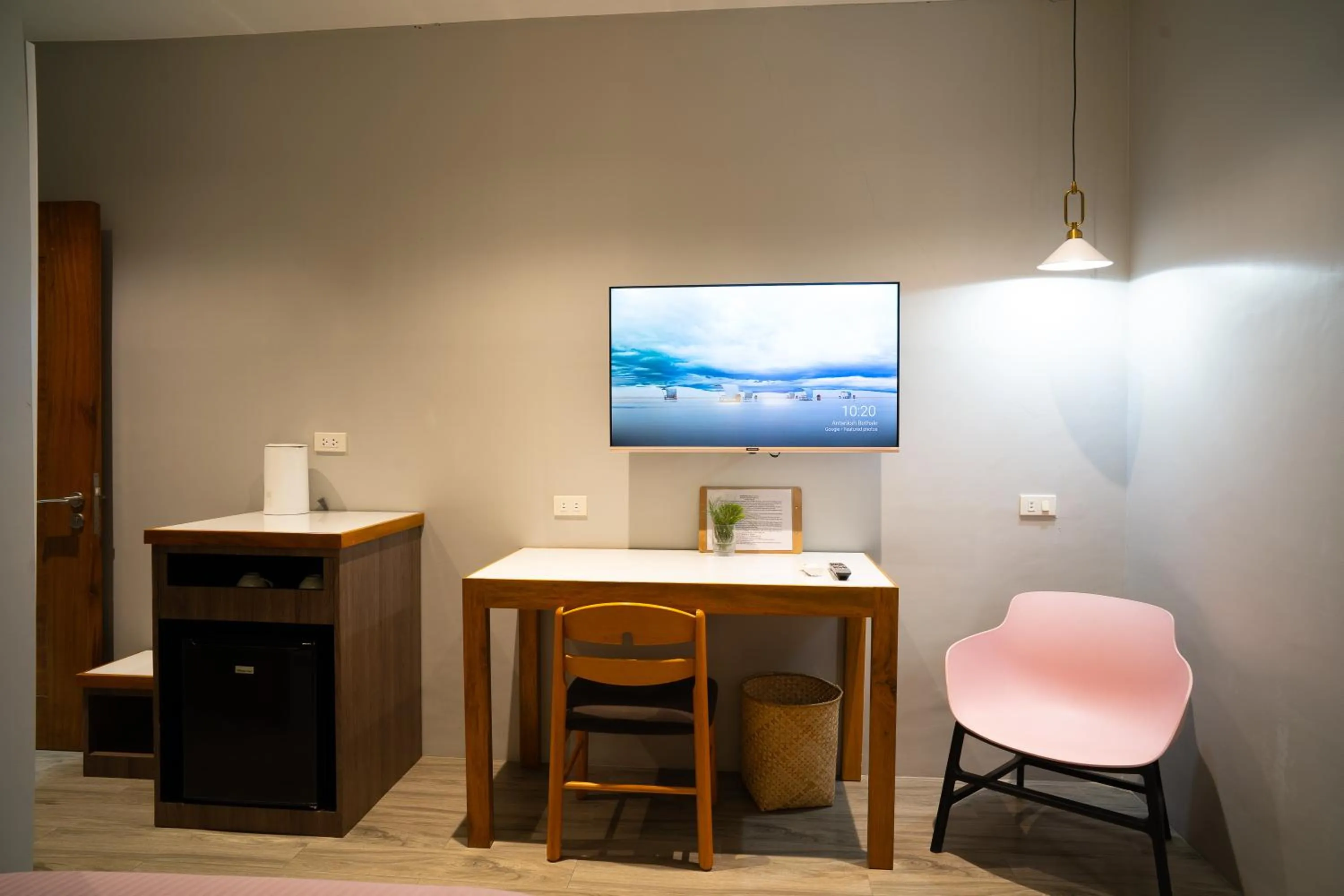 TV and multimedia in Madonna Hometel and Suites New Pandan