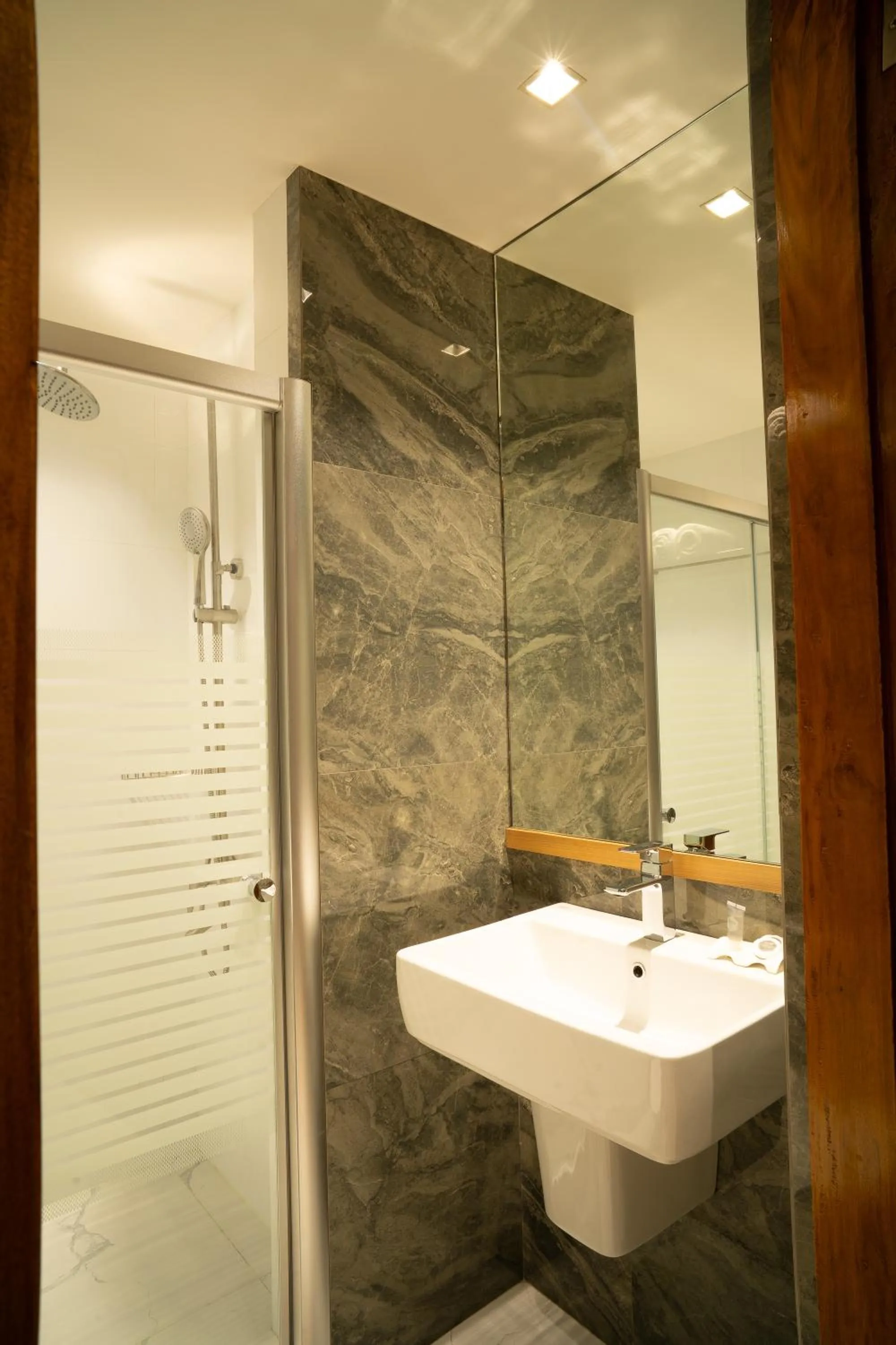 Bathroom in Madonna Hometel and Suites New Pandan